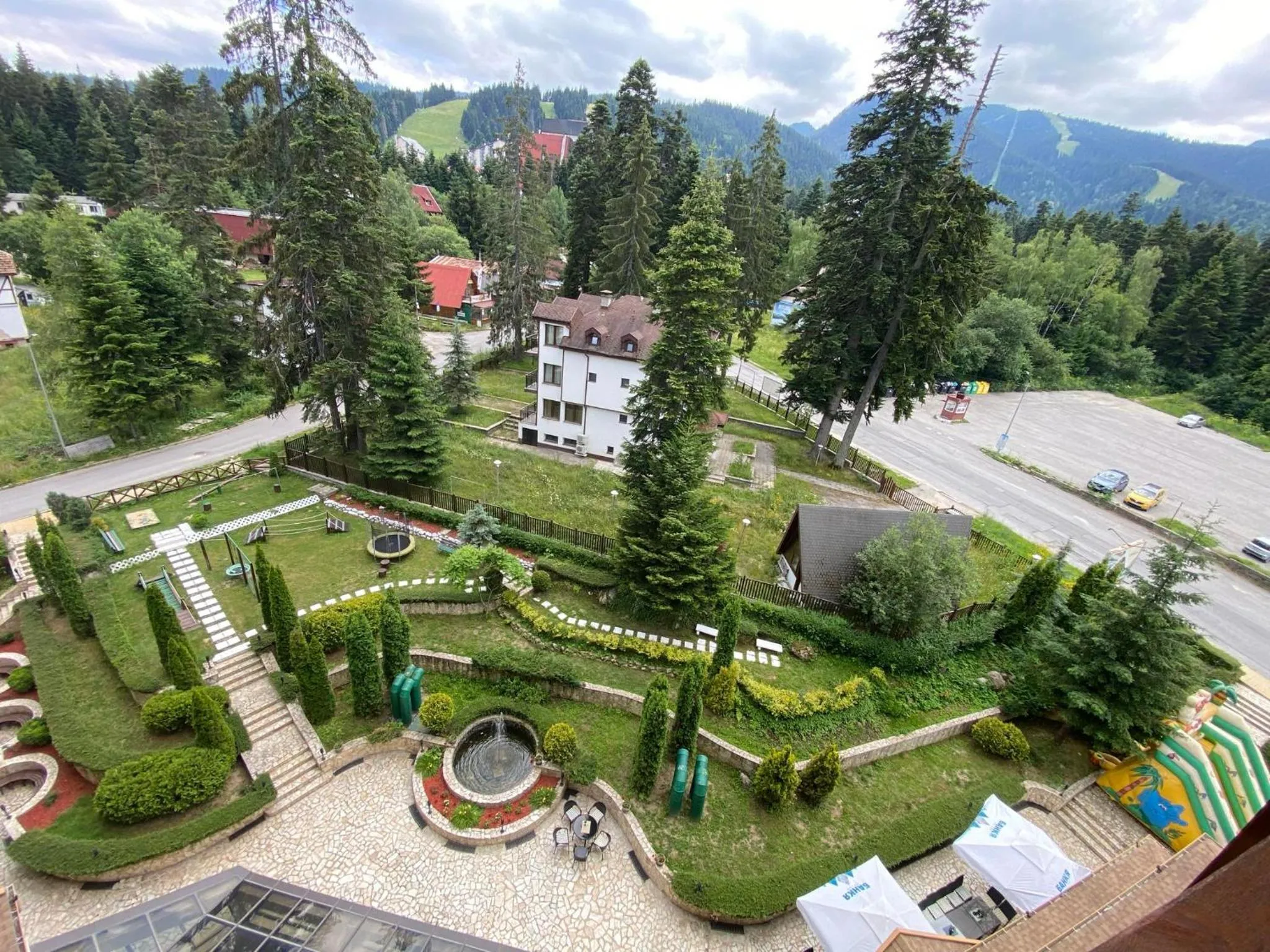 Garden in Hotel Iceberg Borovets