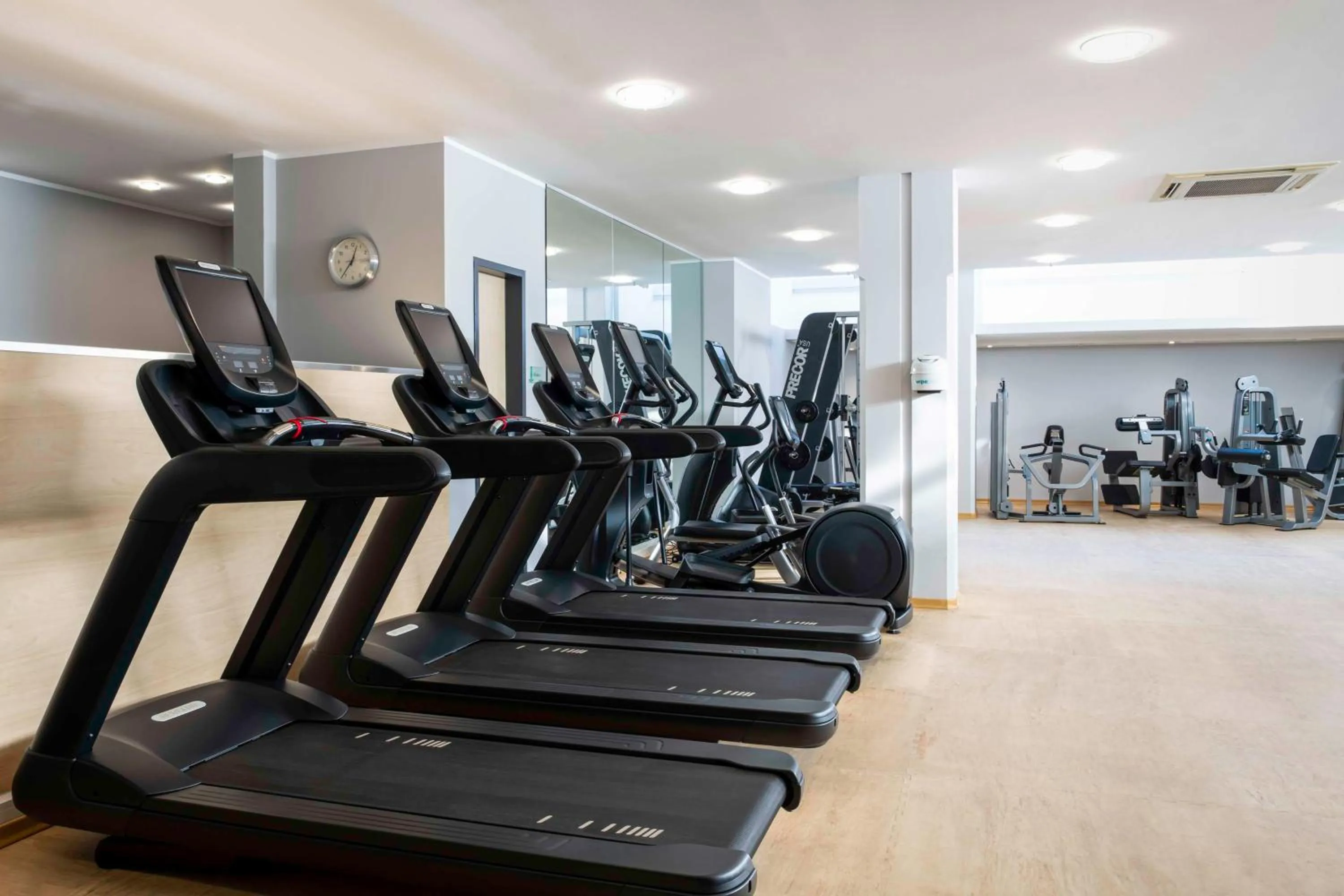 Fitness centre/facilities in Hilton Cologne