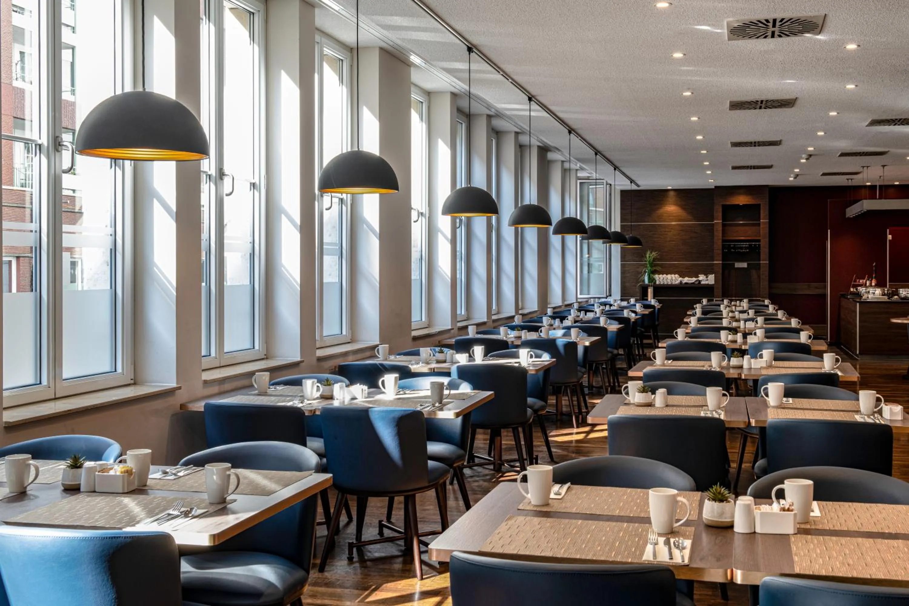Restaurant/places to eat in Hilton Cologne