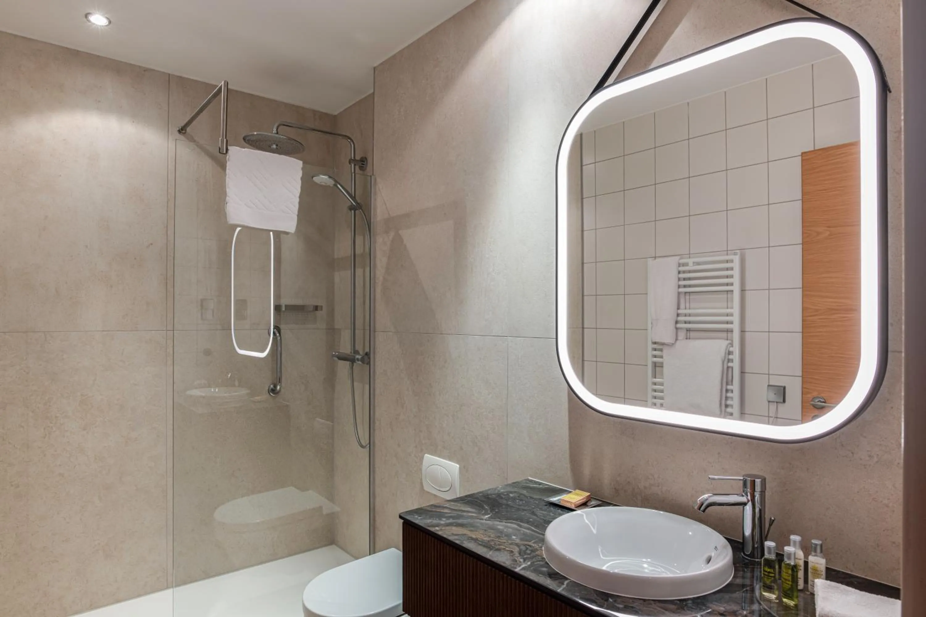 Bathroom in Hilton Cologne