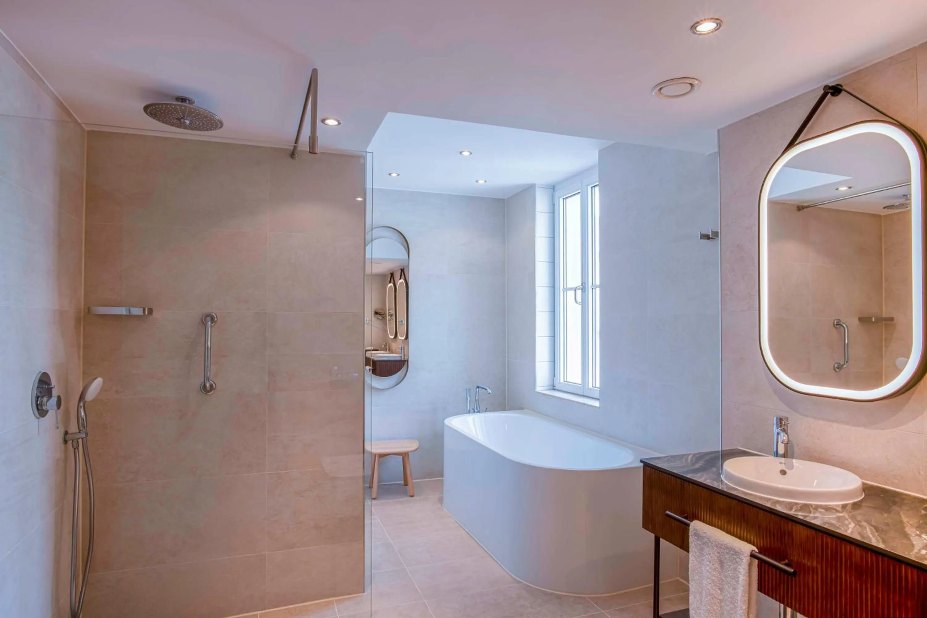 Bathroom in Hilton Cologne