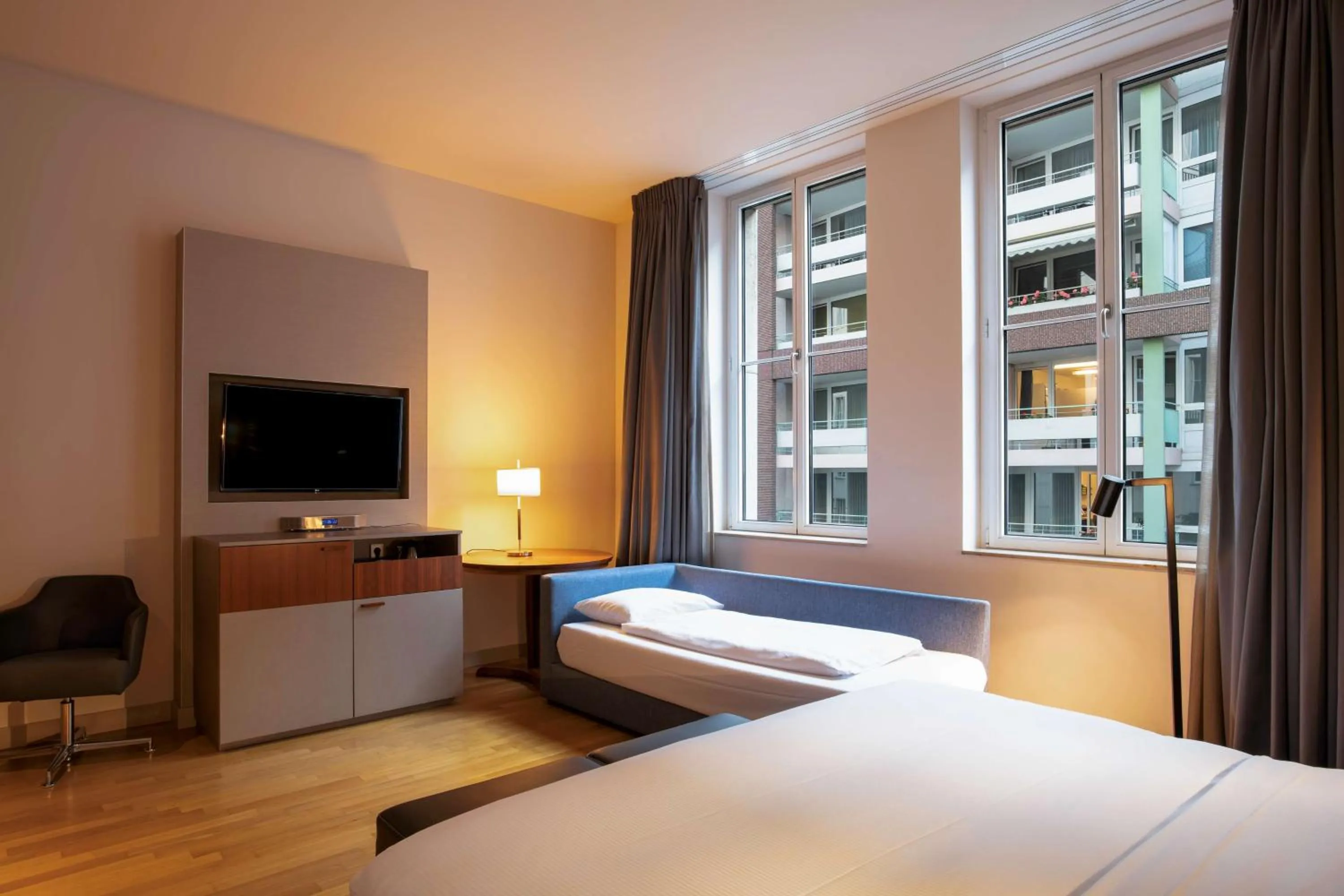 Bedroom, Bed in Hilton Cologne