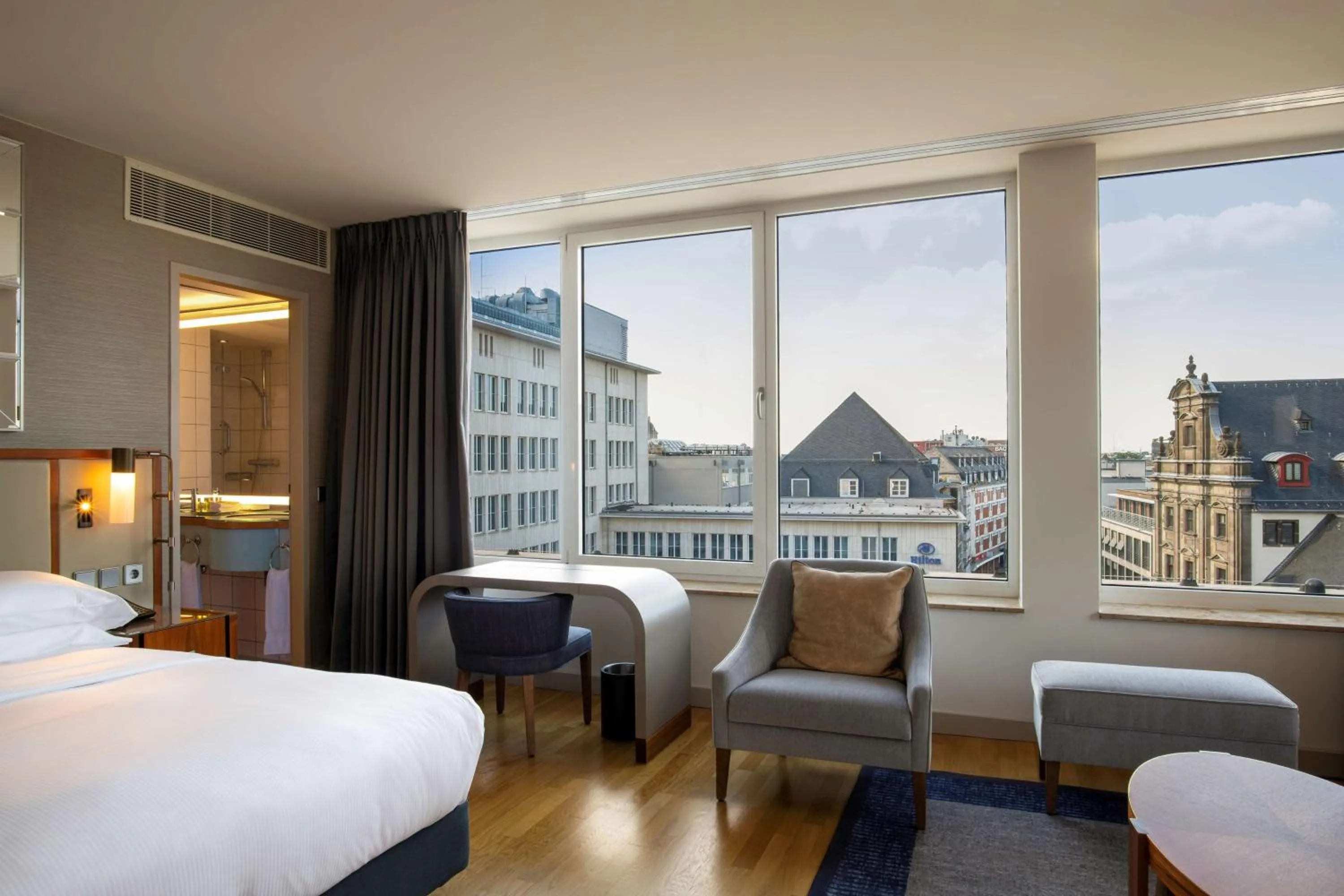 Bedroom, Bed in Hilton Cologne