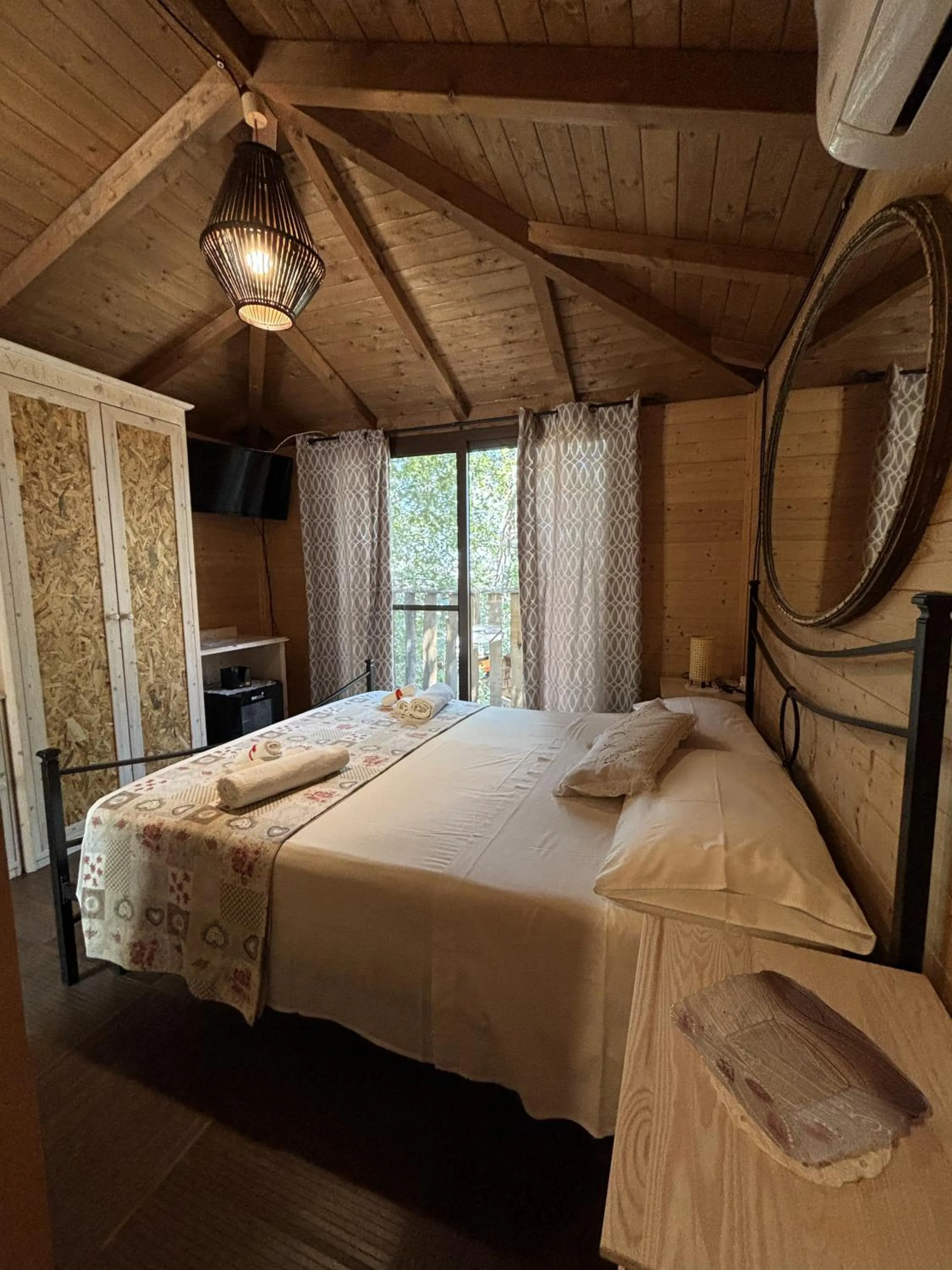 Bed in B & B Le Casette sull'albero di Villa Alba