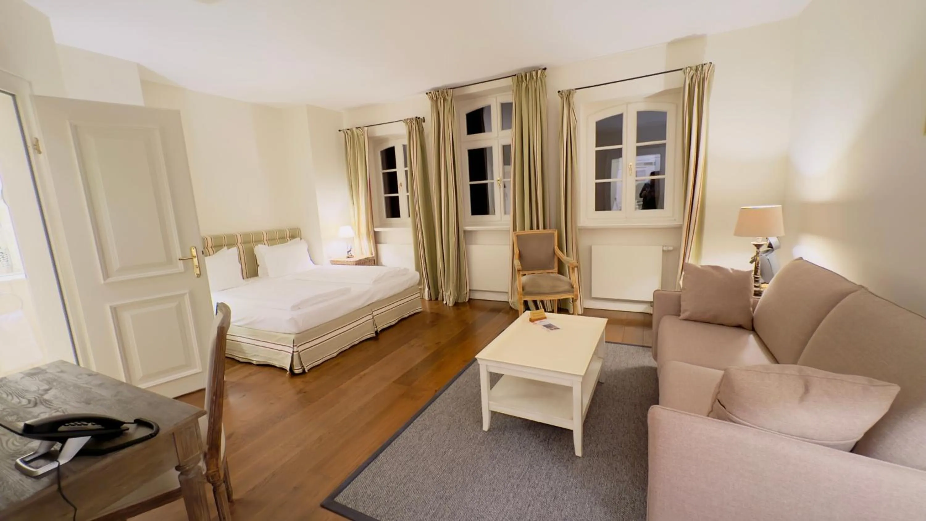 Photo of the whole room, Bed in Golfhotel Schloss Lüdersburg Golf & Spa
