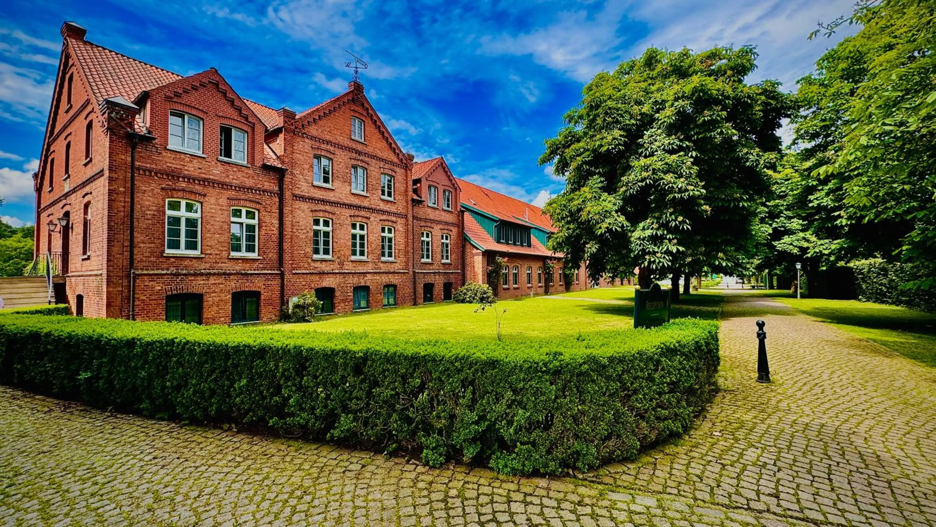 Property building in Golfhotel Schloss Lüdersburg Golf & Spa
