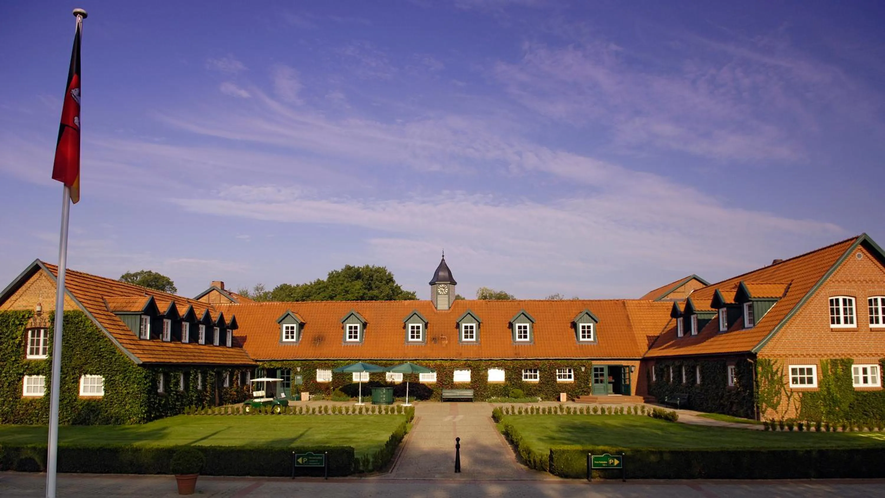 Property building in Golfhotel Schloss Lüdersburg Golf & Spa