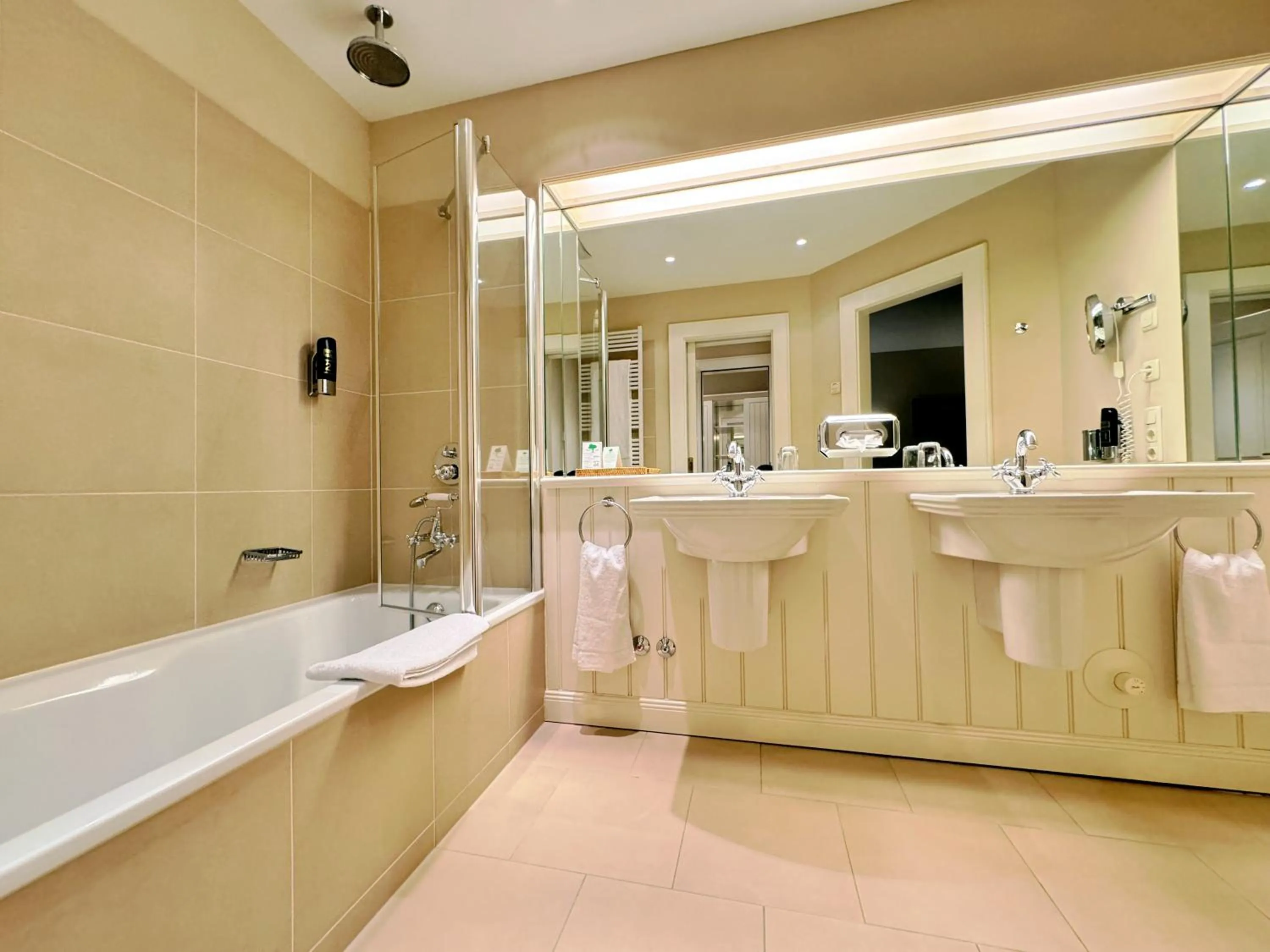 Shower in Golfhotel Schloss Lüdersburg Golf & Spa