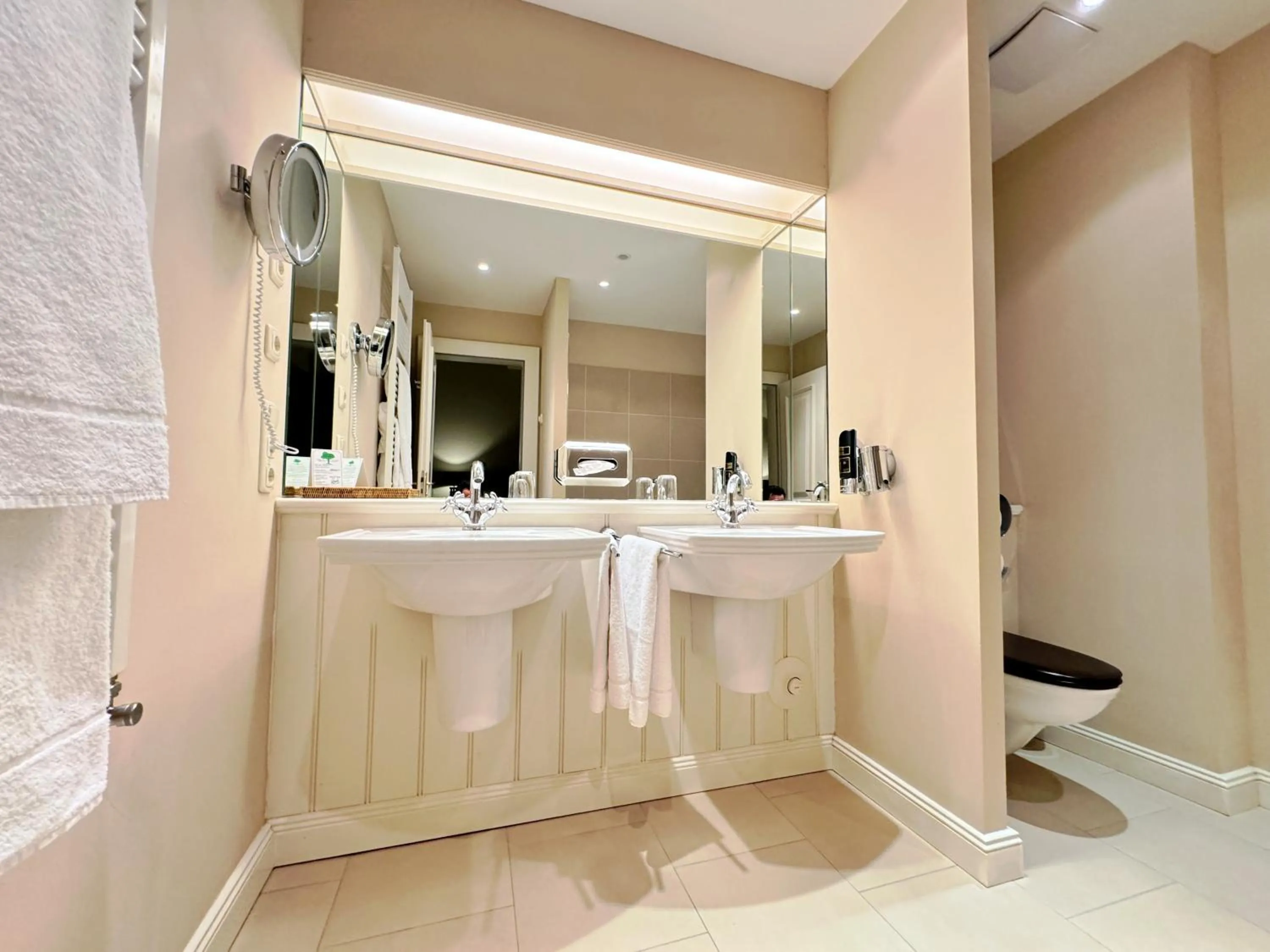 Bathroom in Golfhotel Schloss Lüdersburg Golf & Spa