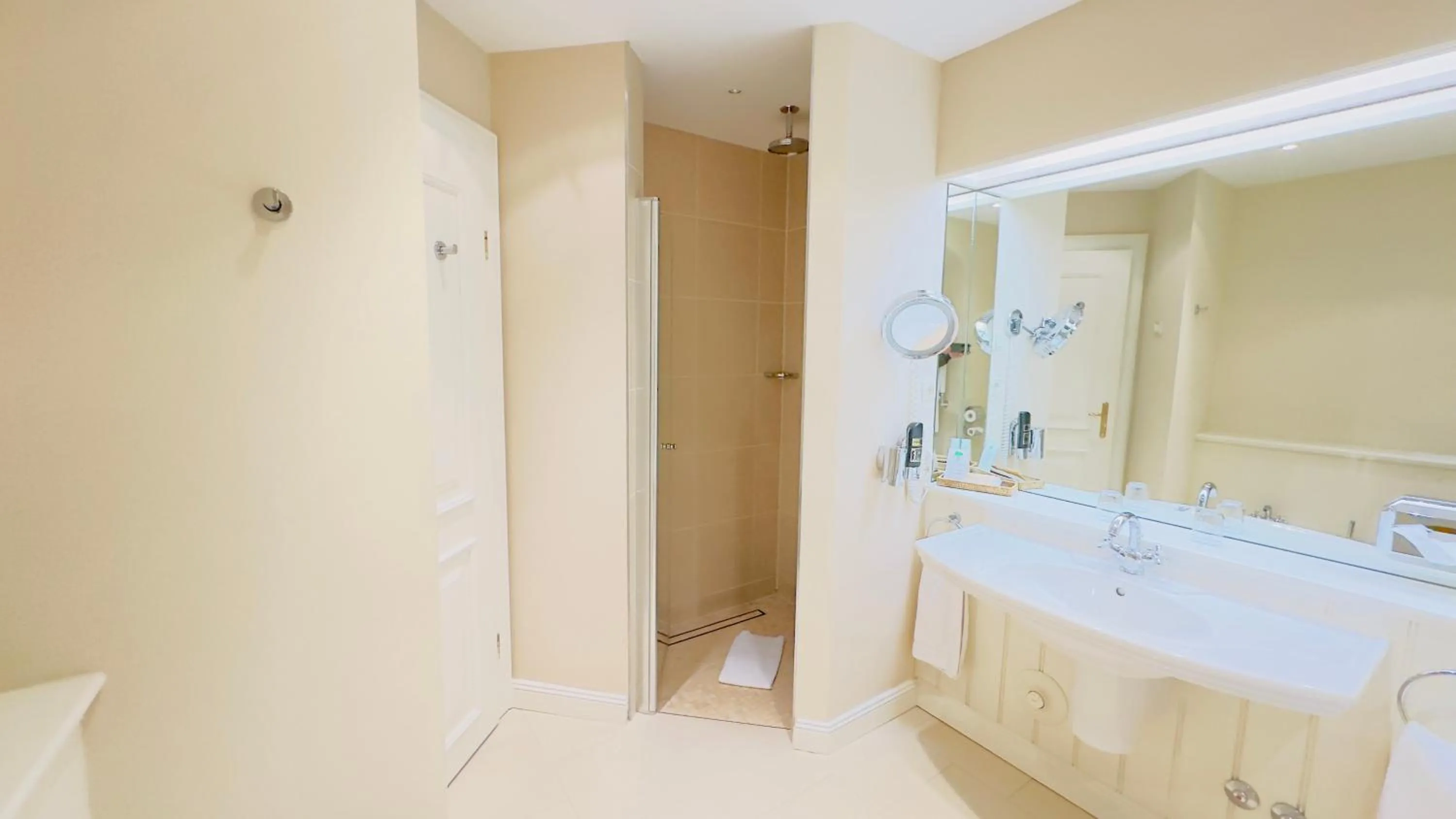 Bathroom in Golfhotel Schloss Lüdersburg Golf & Spa