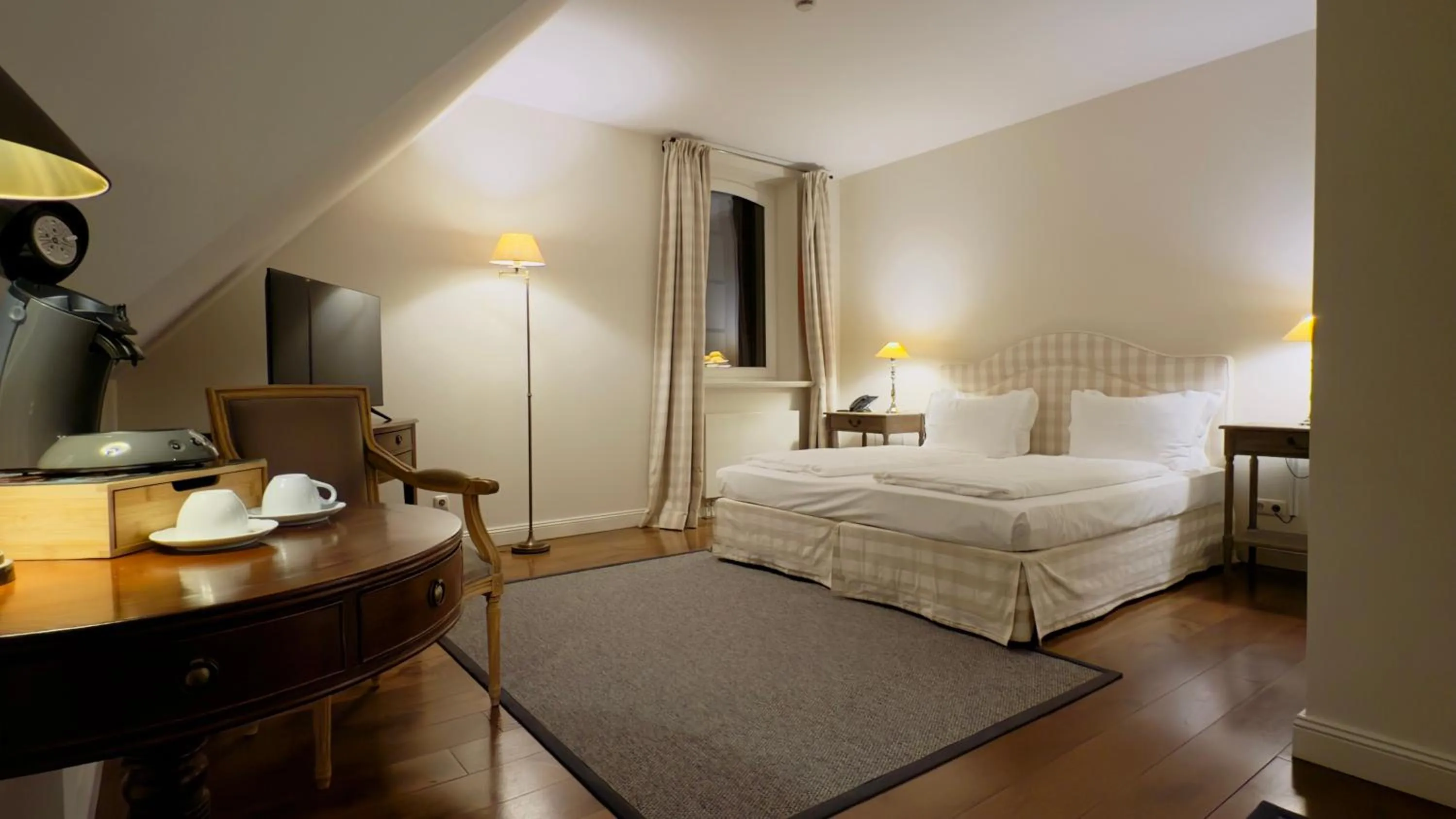 Photo of the whole room, Bed in Golfhotel Schloss Lüdersburg Golf & Spa