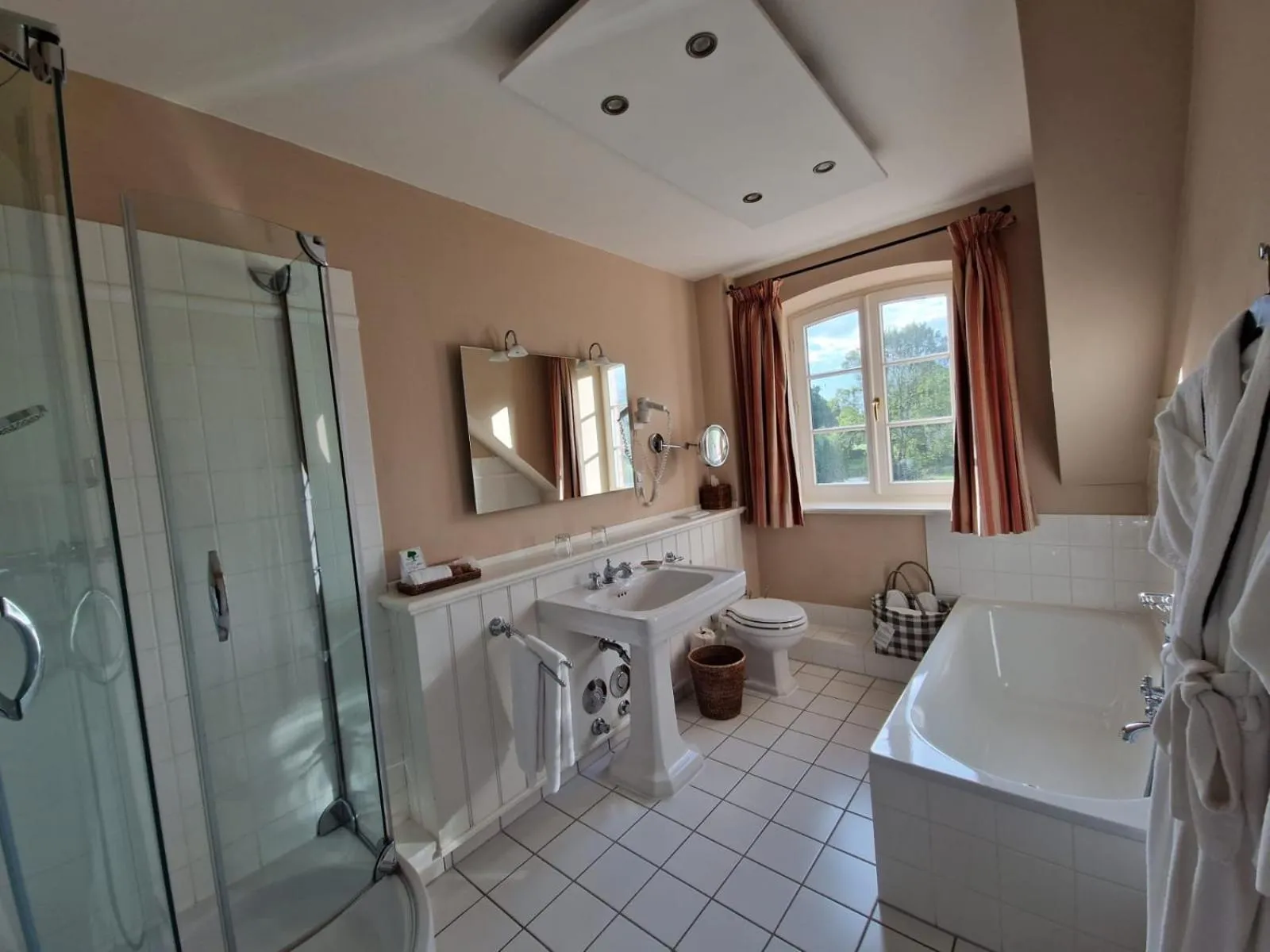 Bathroom in Golfhotel Schloss Lüdersburg Golf & Spa