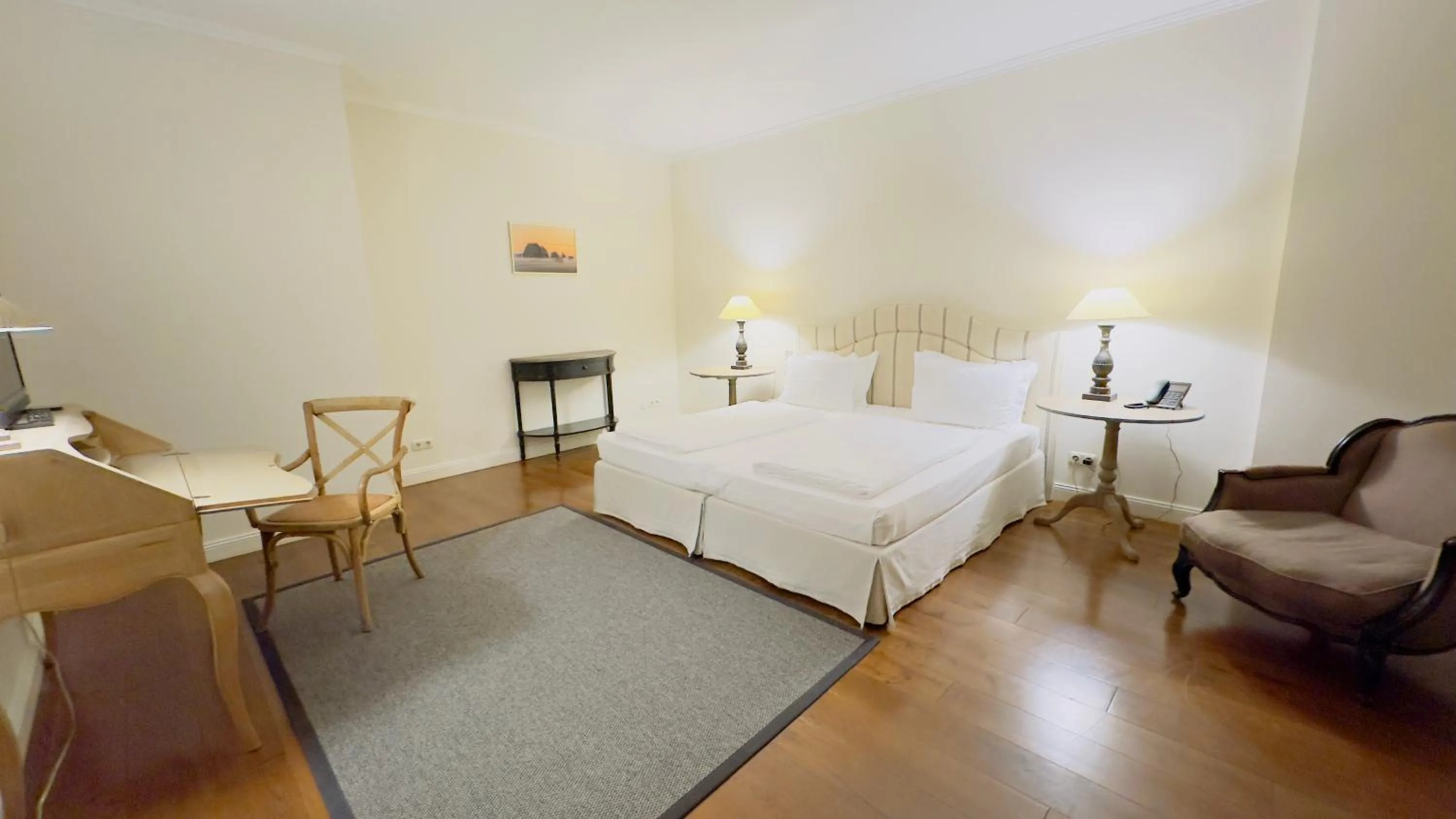 Photo of the whole room, Bed in Golfhotel Schloss Lüdersburg Golf & Spa