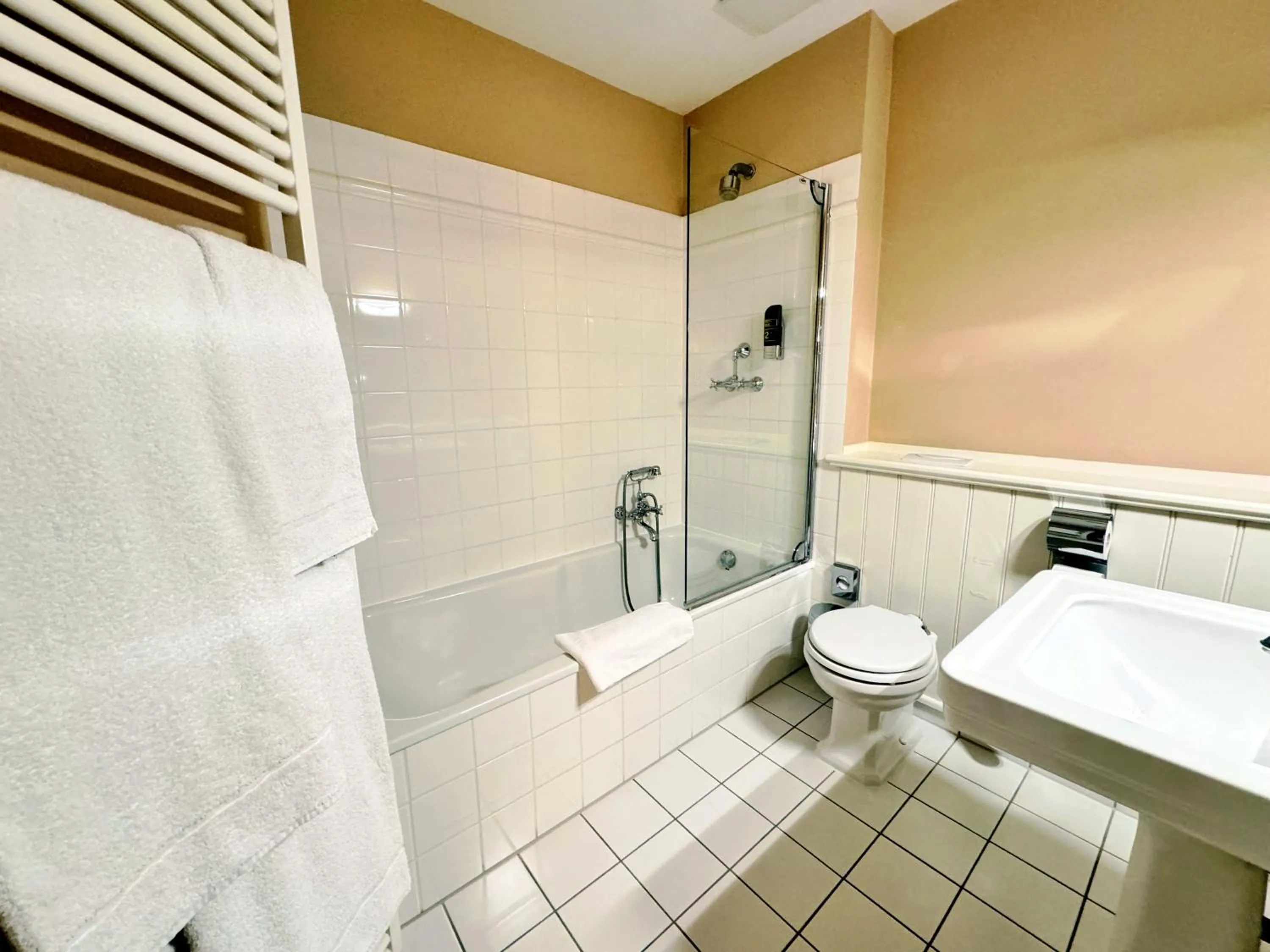 Bathroom in Golfhotel Schloss Lüdersburg Golf & Spa