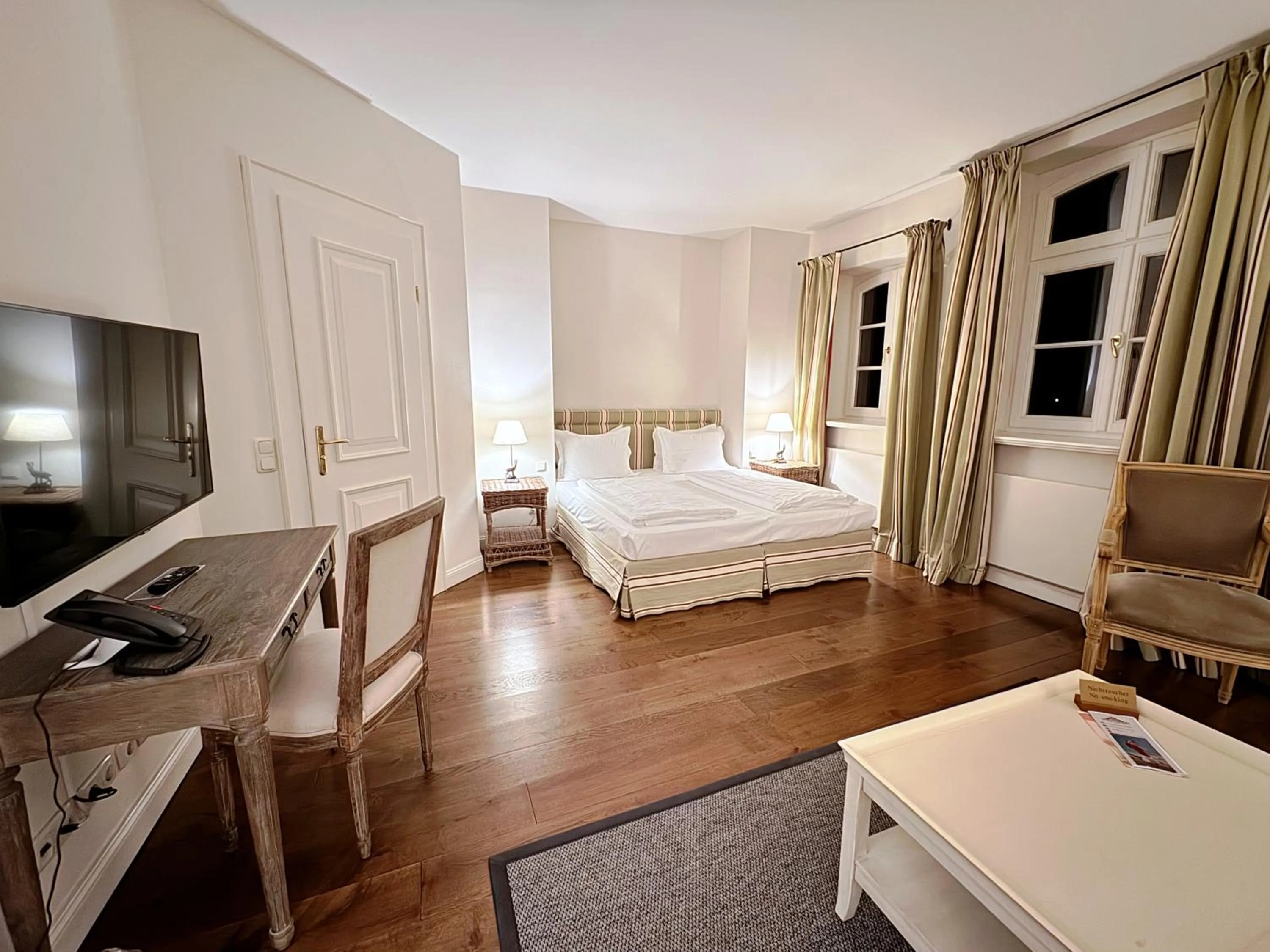 Photo of the whole room, Bed in Golfhotel Schloss Lüdersburg Golf & Spa