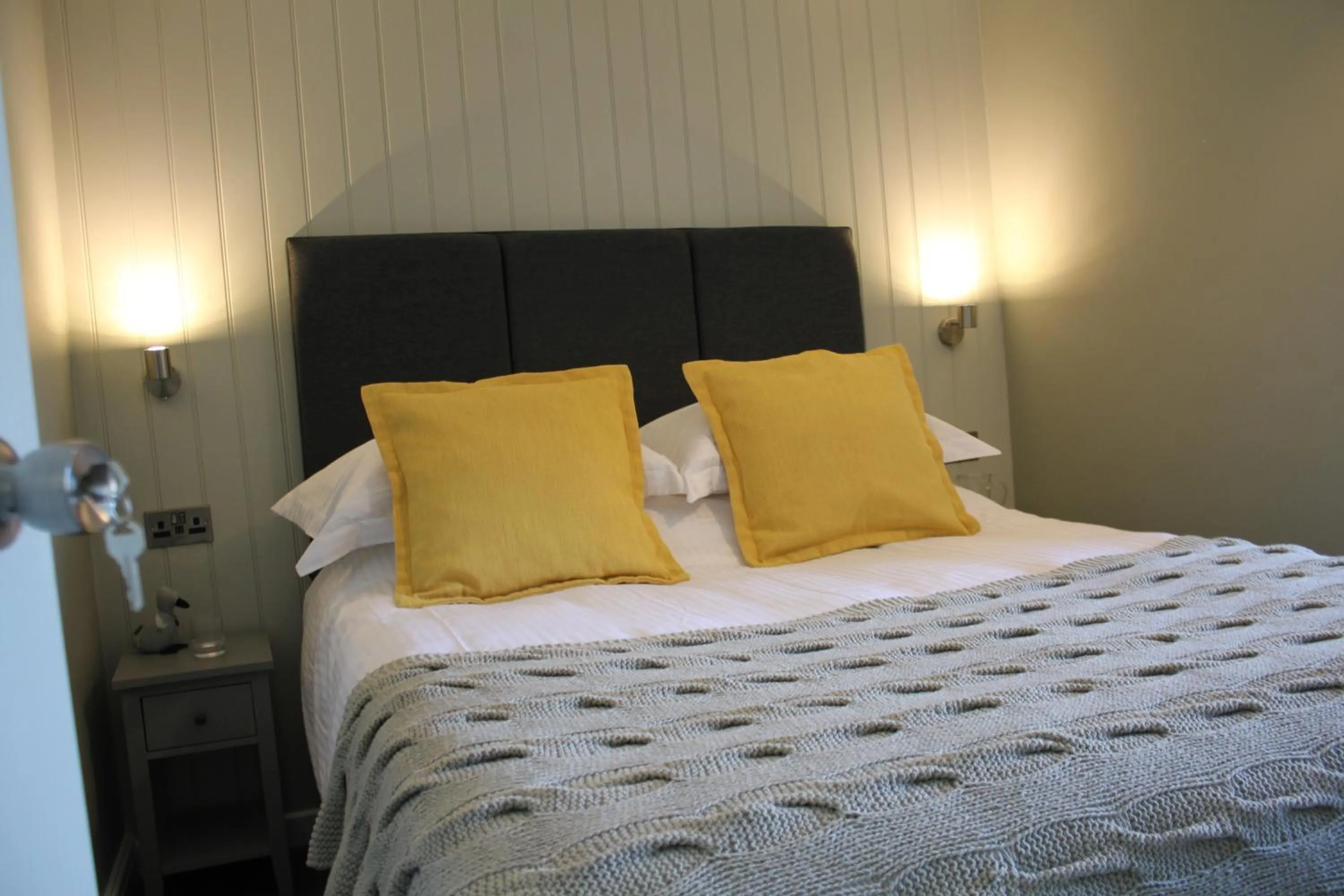 Bedroom, Bed in The Five Pilchards Inn