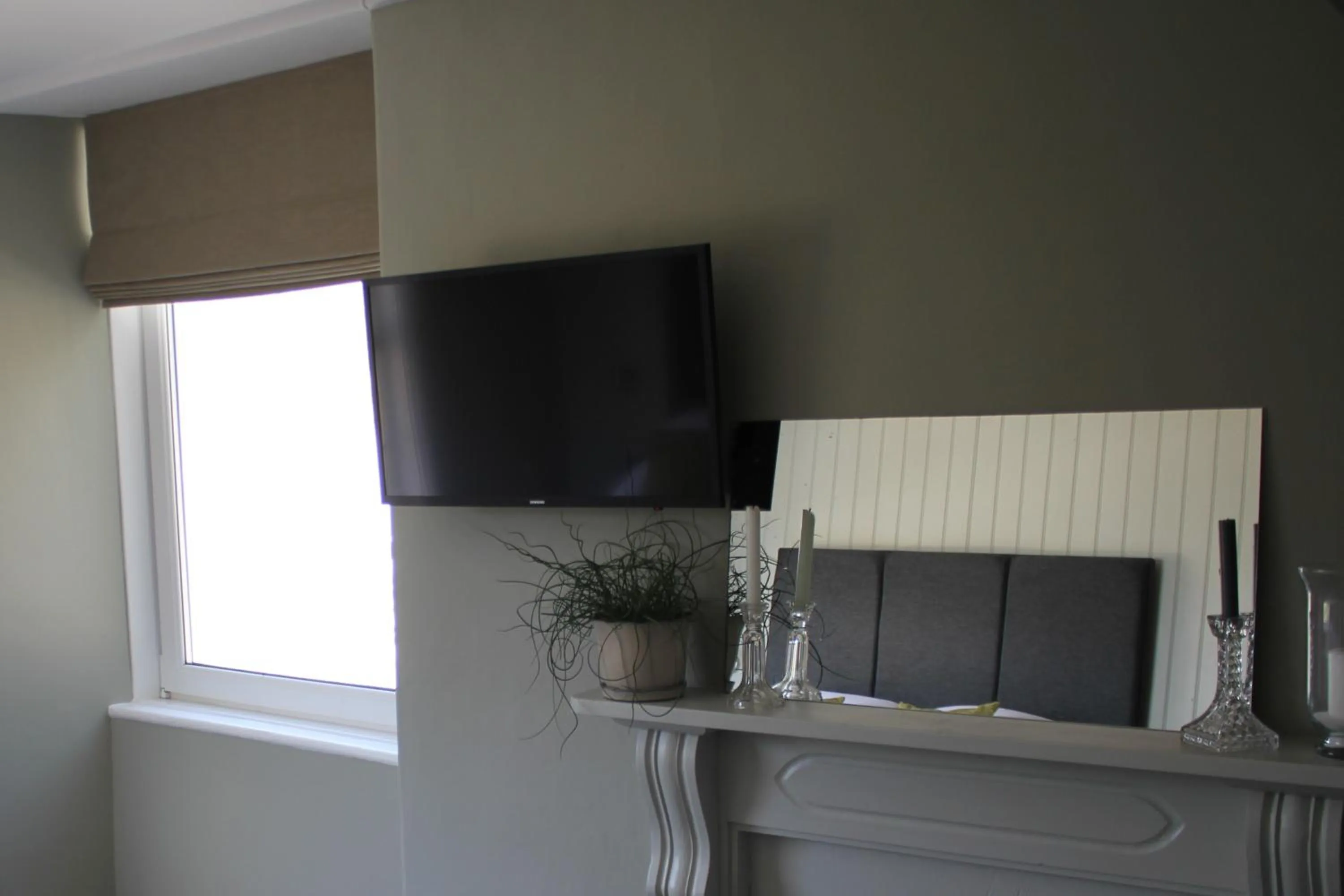 Bedroom in The Five Pilchards Inn