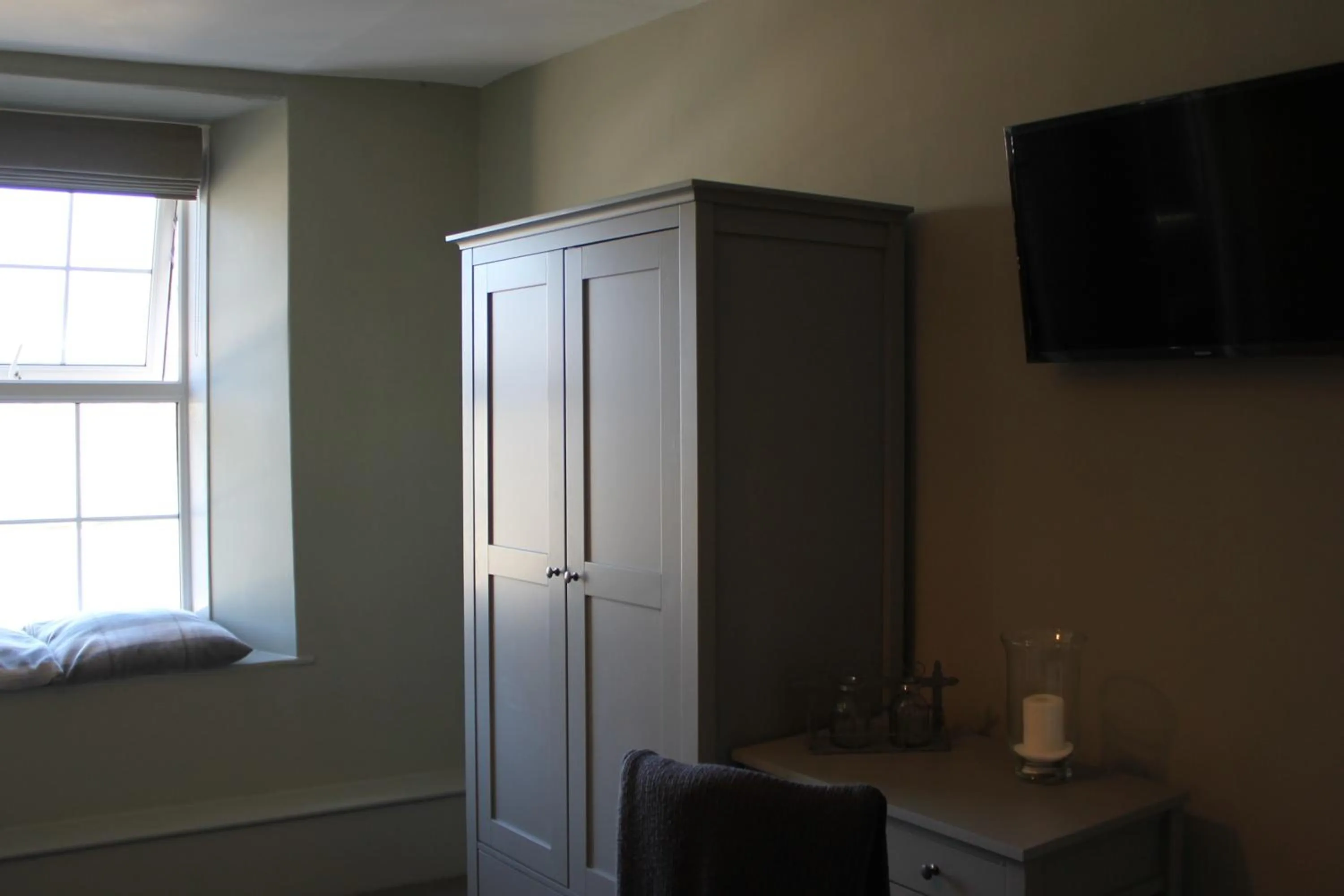 Bedroom in The Five Pilchards Inn