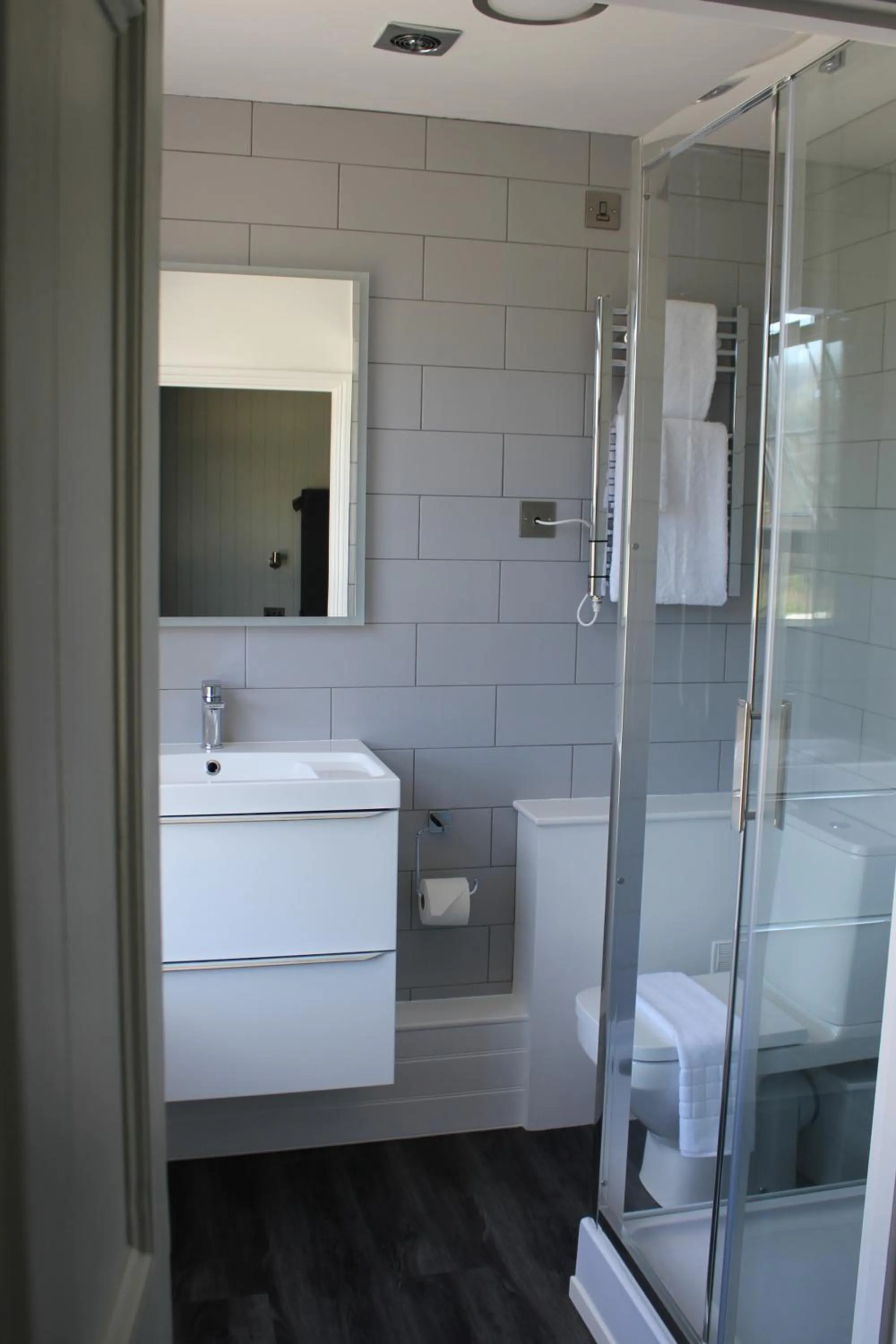 Bathroom in The Five Pilchards Inn