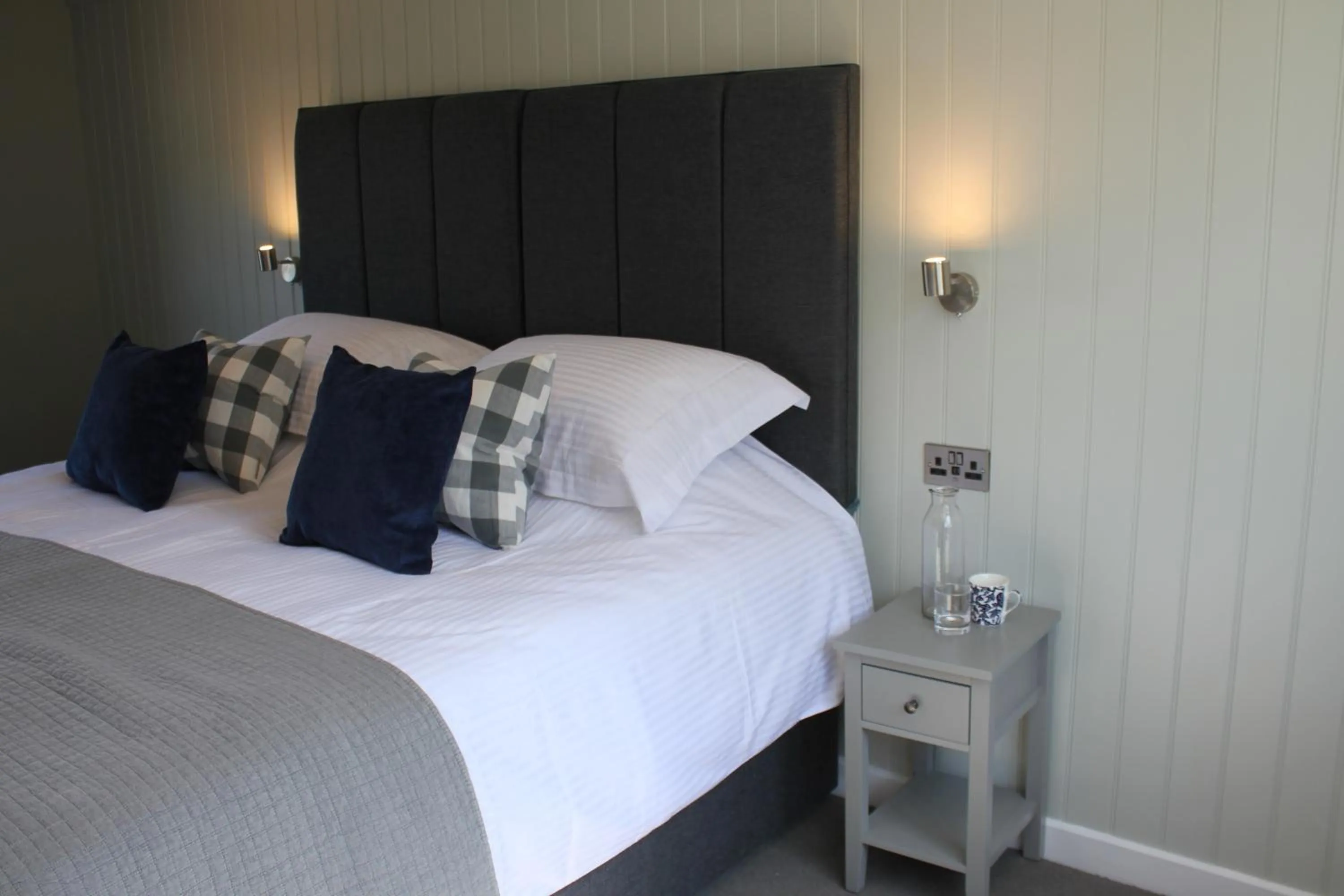 Bedroom, Bed in The Five Pilchards Inn