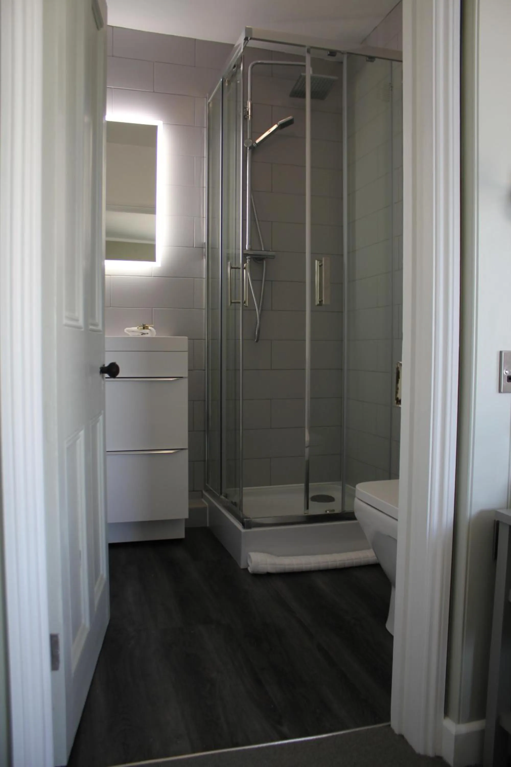 Bathroom in The Five Pilchards Inn