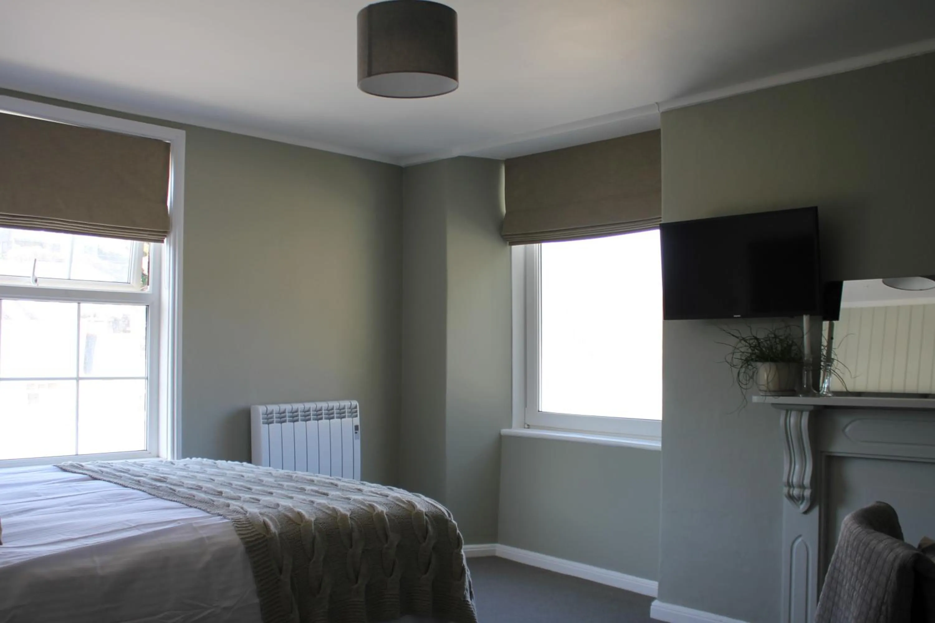 Bedroom, Bed in The Five Pilchards Inn