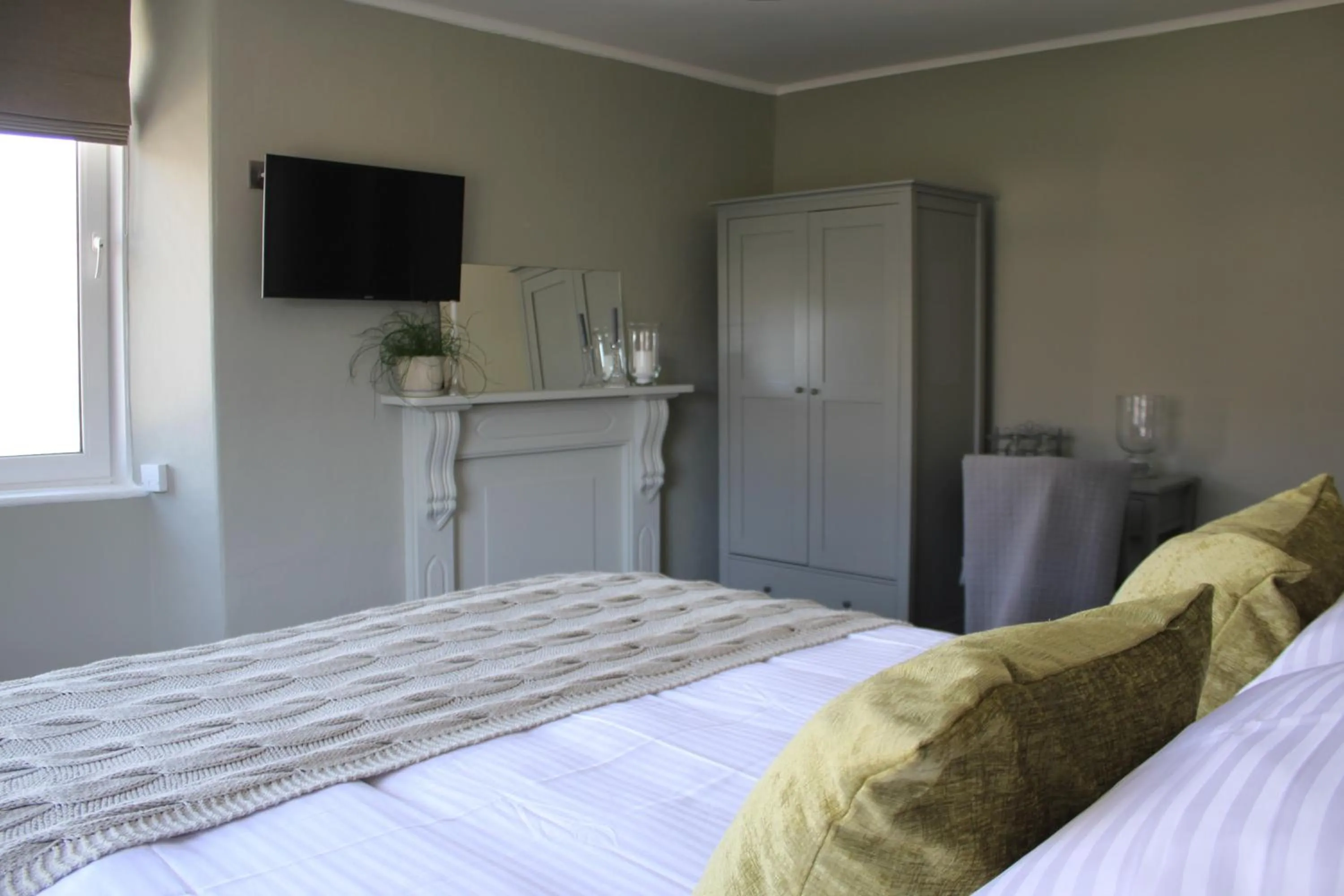 Bedroom, Bed in The Five Pilchards Inn