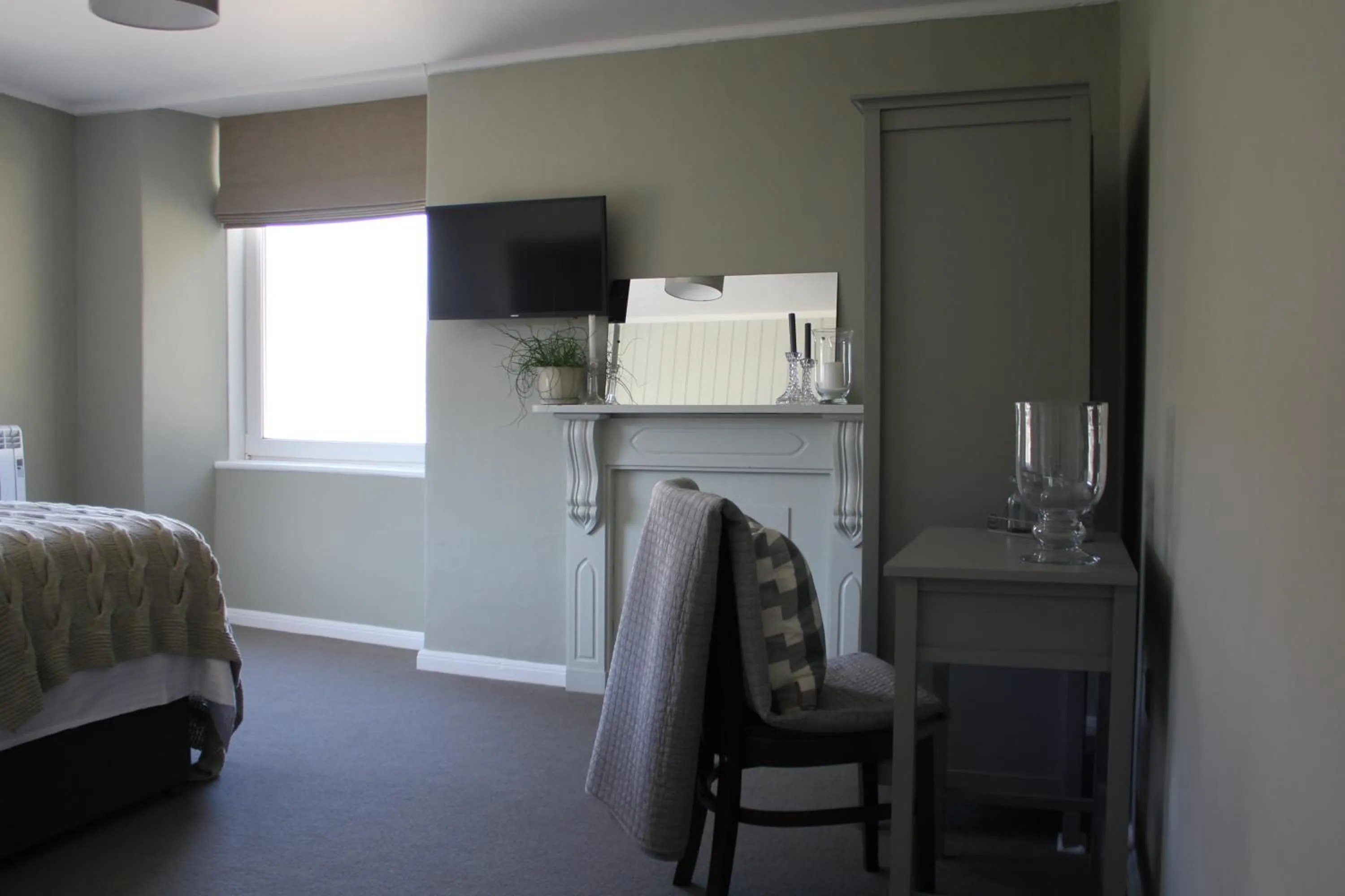 Bedroom, Bed in The Five Pilchards Inn