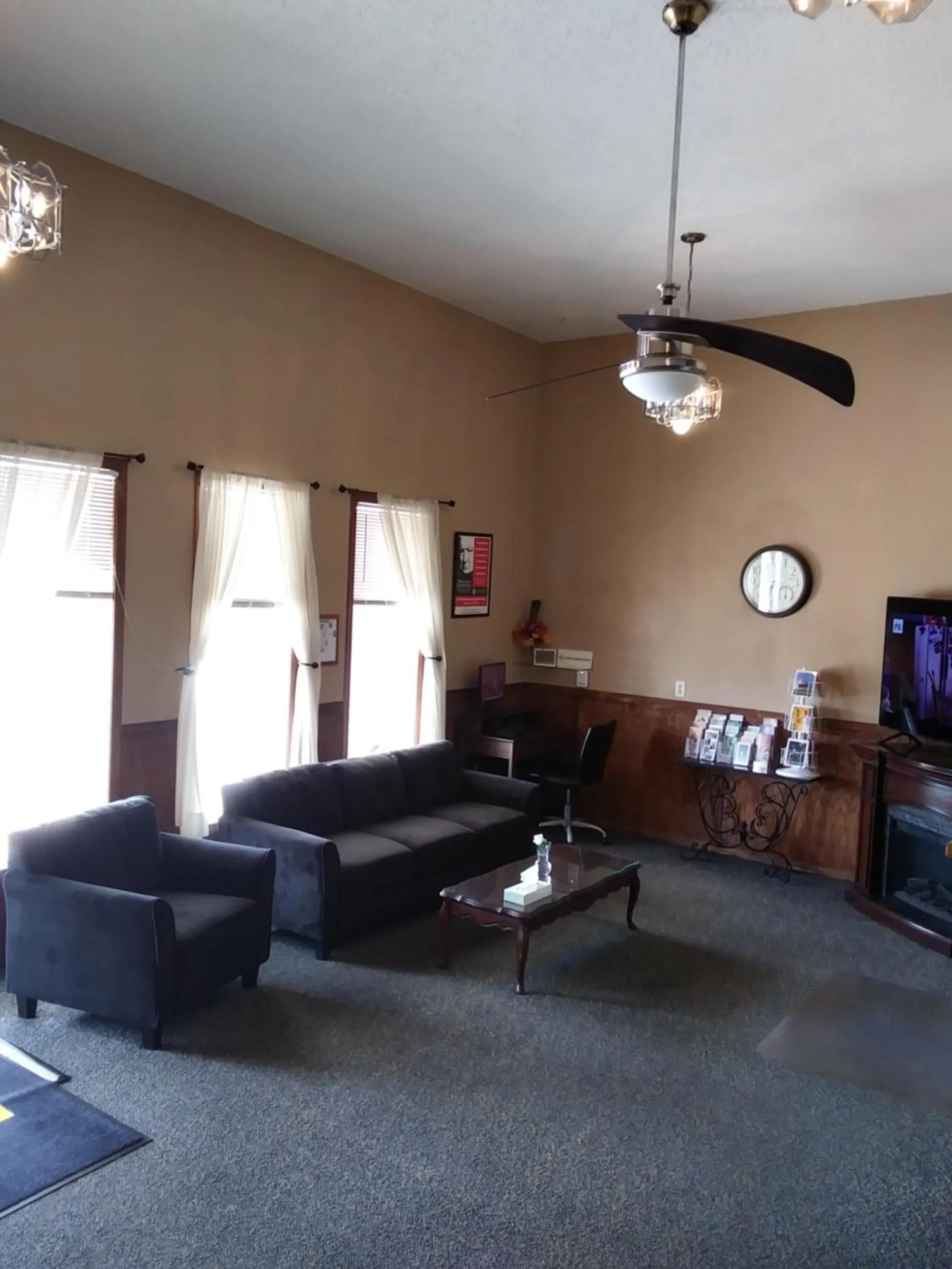 Amerihost Inn & Suites