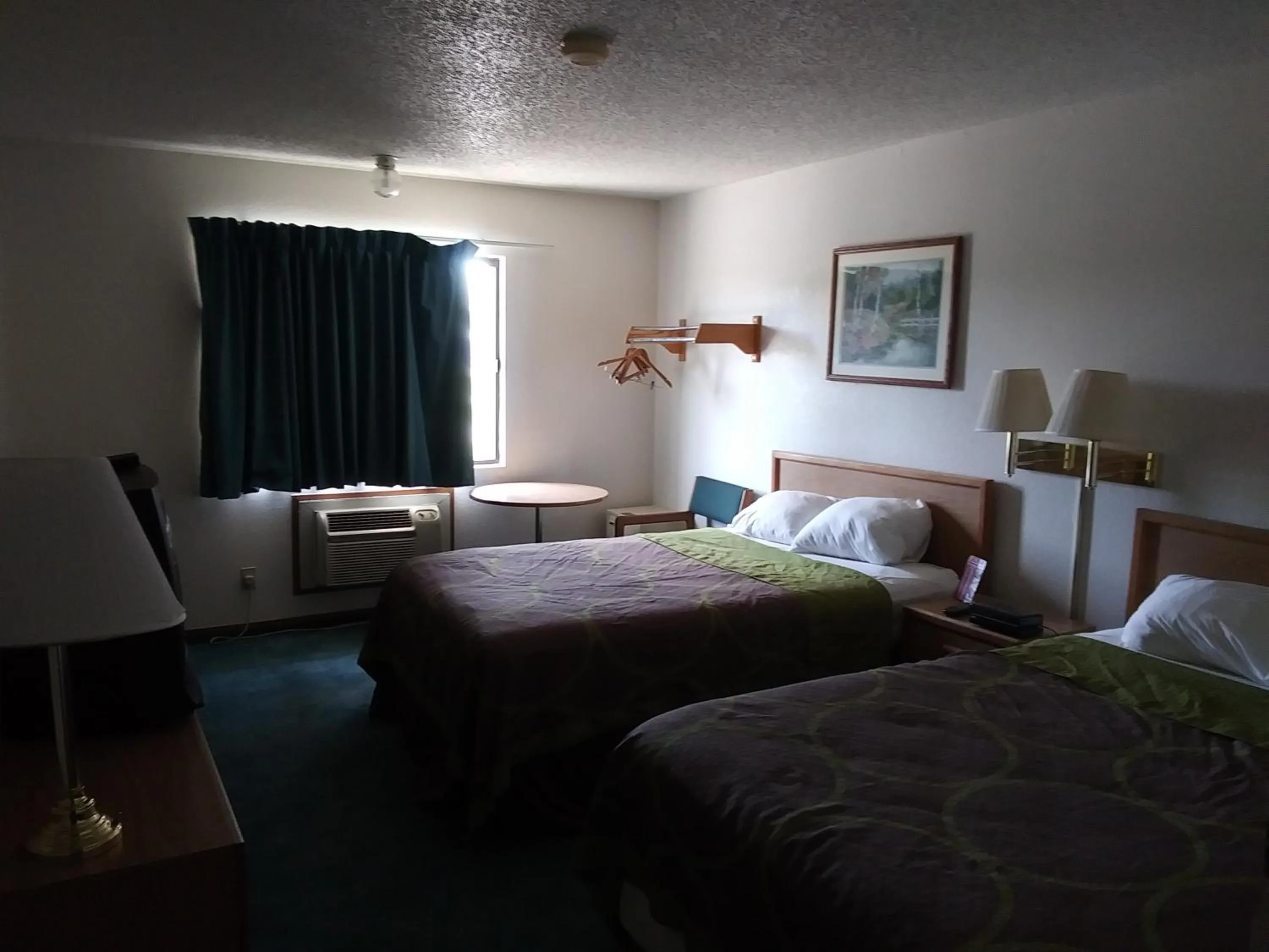 Amerihost Inn & Suites