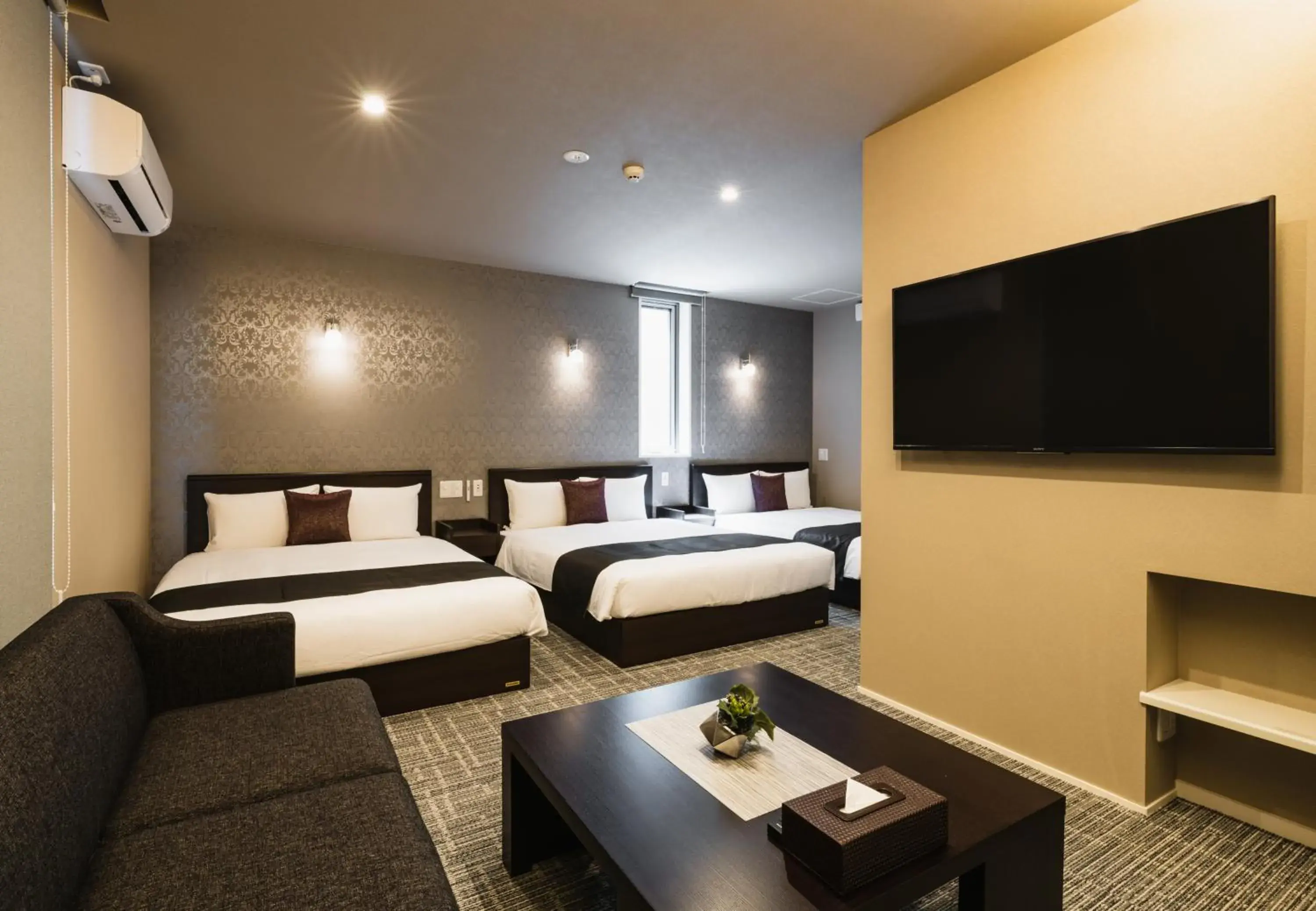 Standard Triple Room in GRAND BASE Yakuin Odori Standard Triple Room in GRAND BASE Yakuin Odori