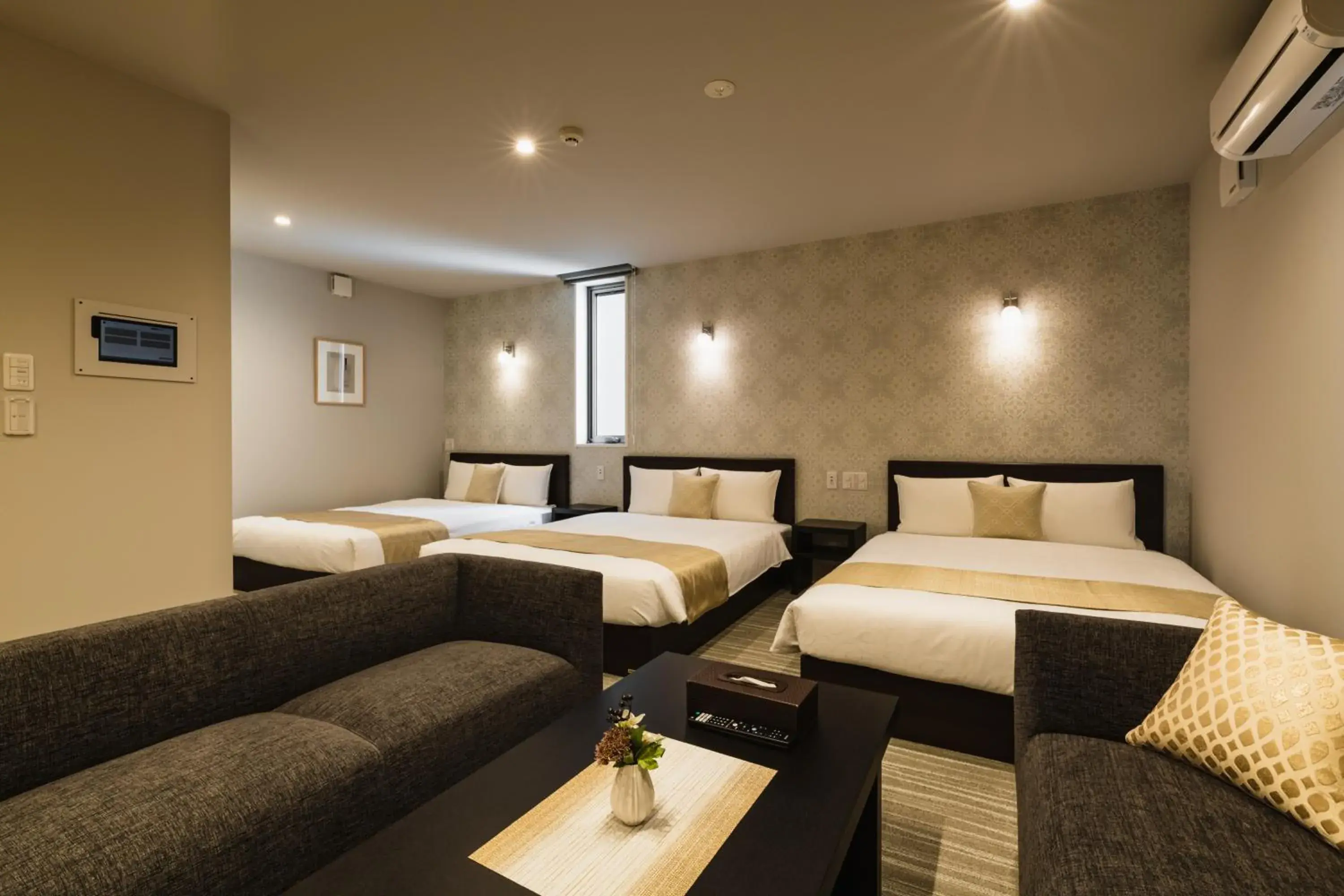 Superior Triple Room in GRAND BASE Yakuin Odori Superior Triple Room in GRAND BASE Yakuin Odori