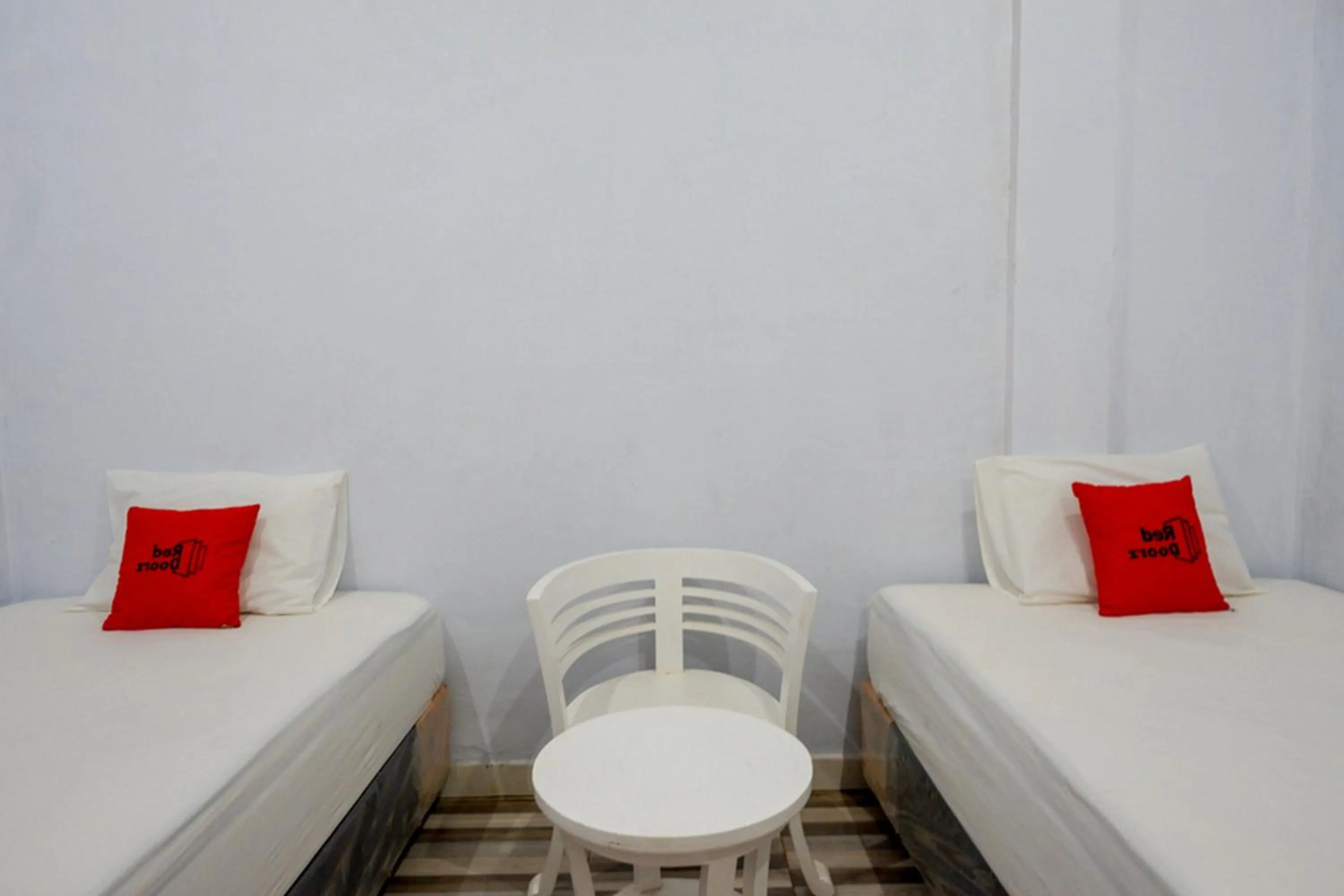 Breakfast, Bed in RedDoorz At Rantepao Toraja Utara