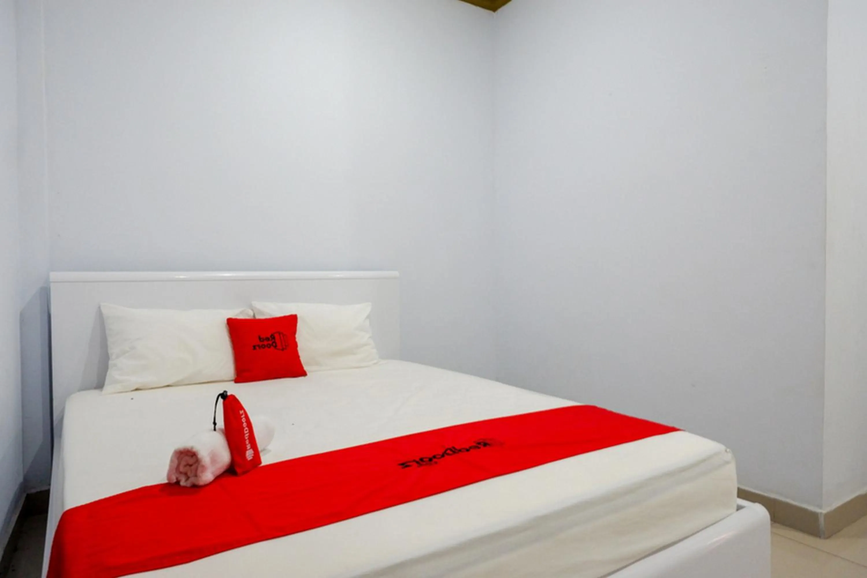 Bed in RedDoorz At Rantepao Toraja Utara