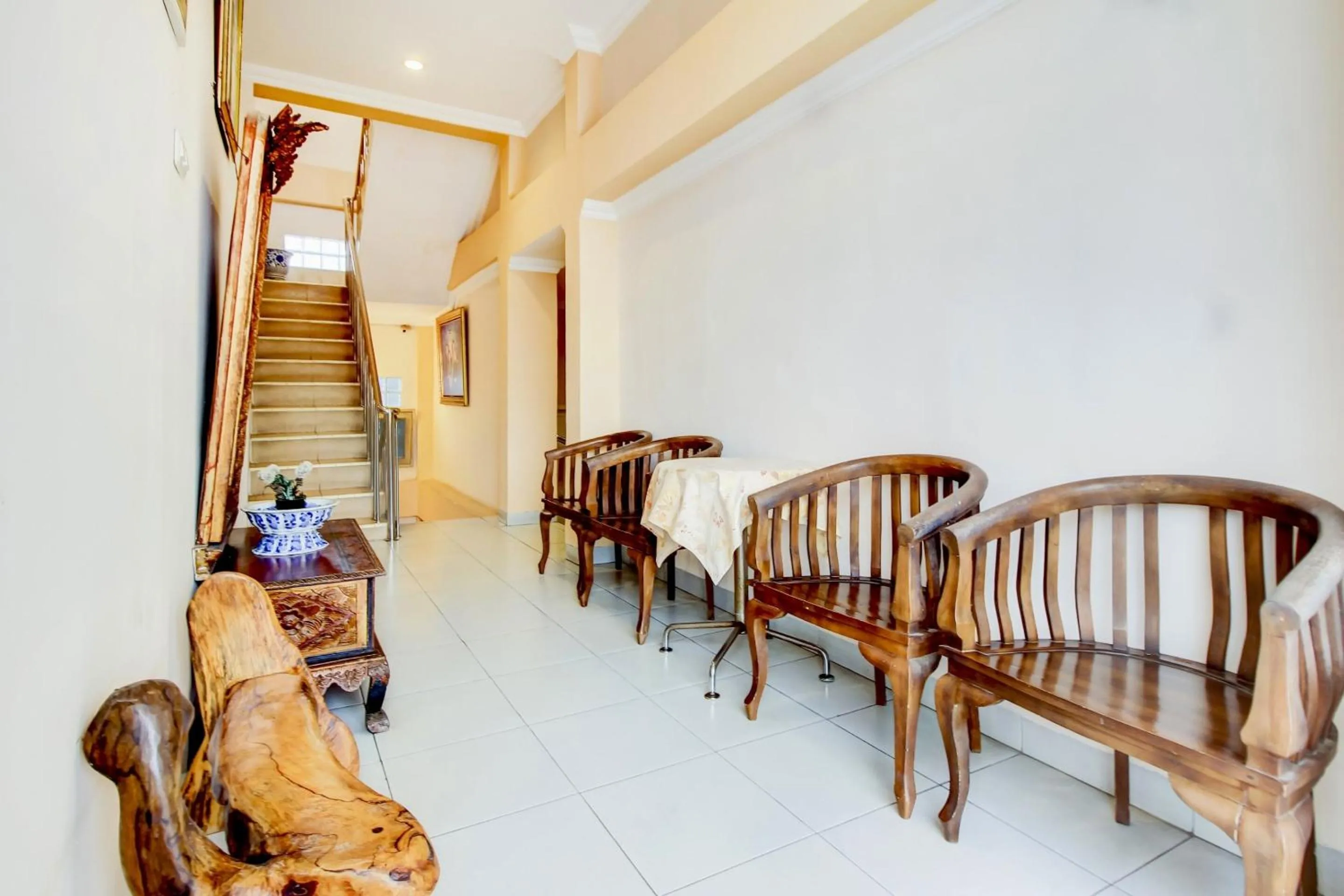 Lobby or reception in OYO Life 3606 Kost Kartini Syariah