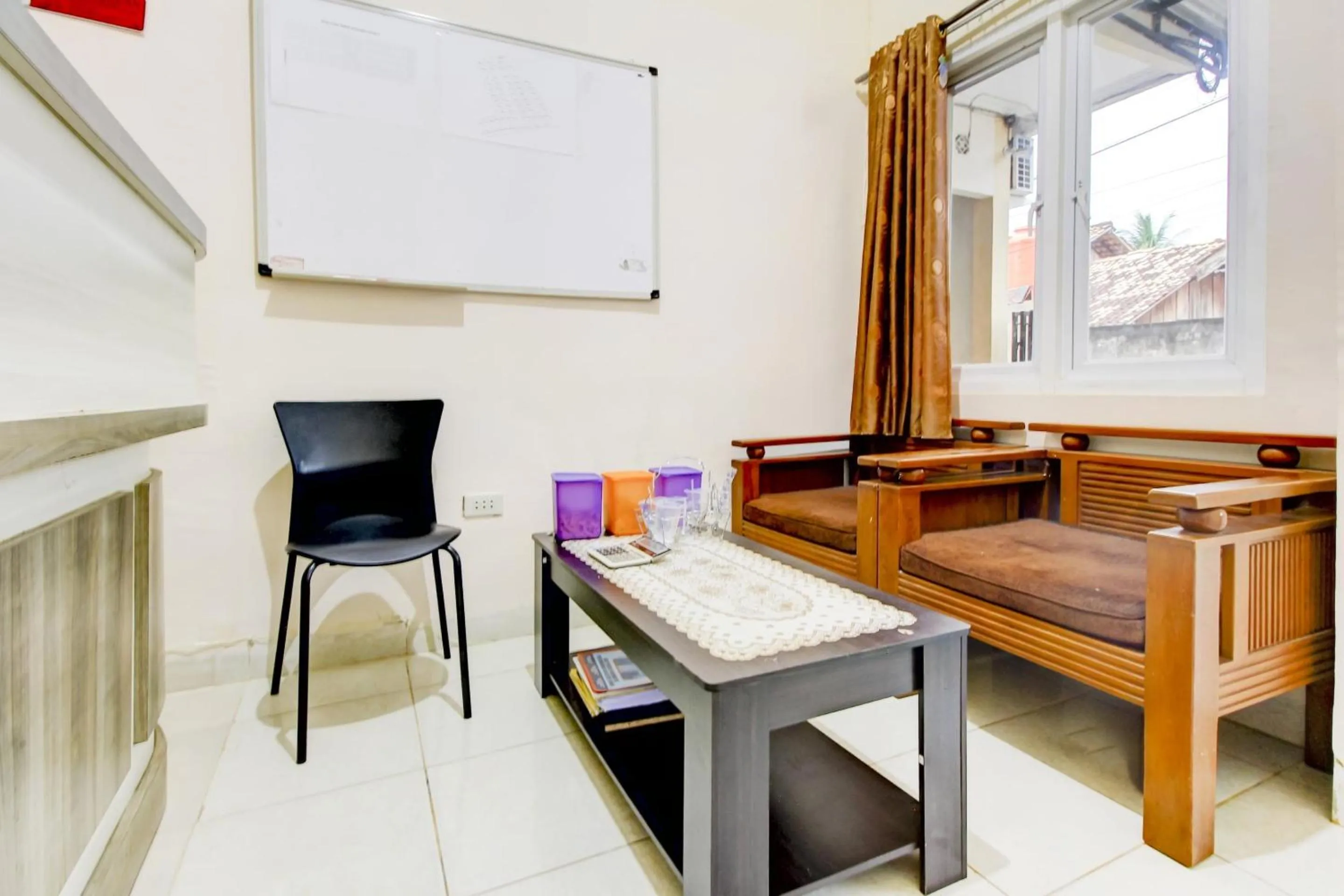 Lobby or reception in OYO Life 3606 Kost Kartini Syariah