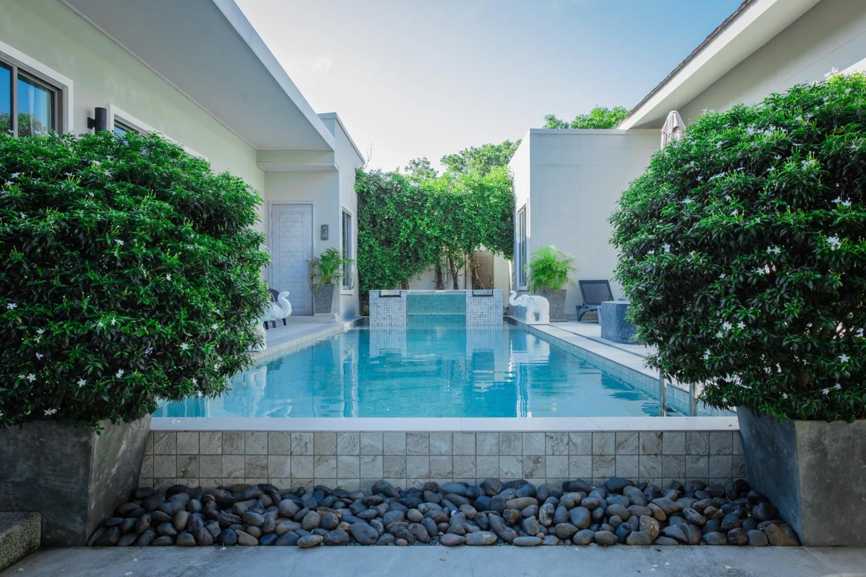 Swimming pool in Yipmunta Pool Villa - SHA Plus Certified