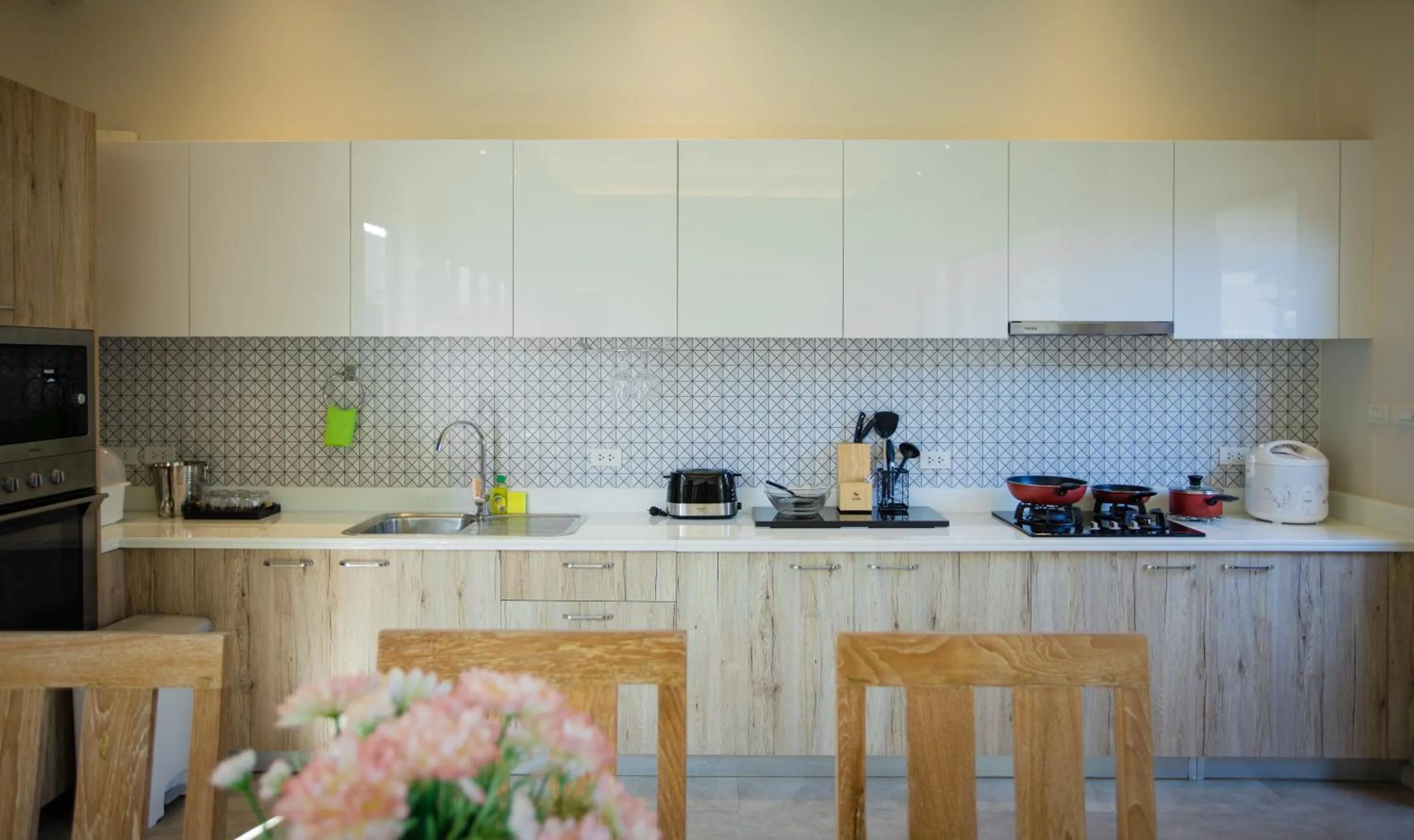 Kitchen or kitchenette in Yipmunta Pool Villa - SHA Plus Certified