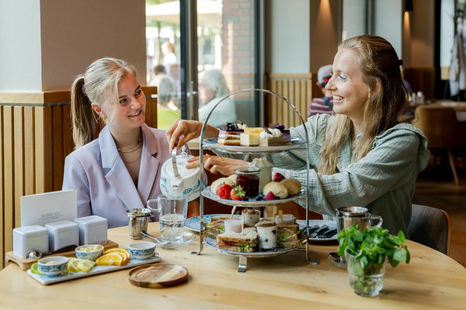 Restaurant/places to eat in The Market Hotel