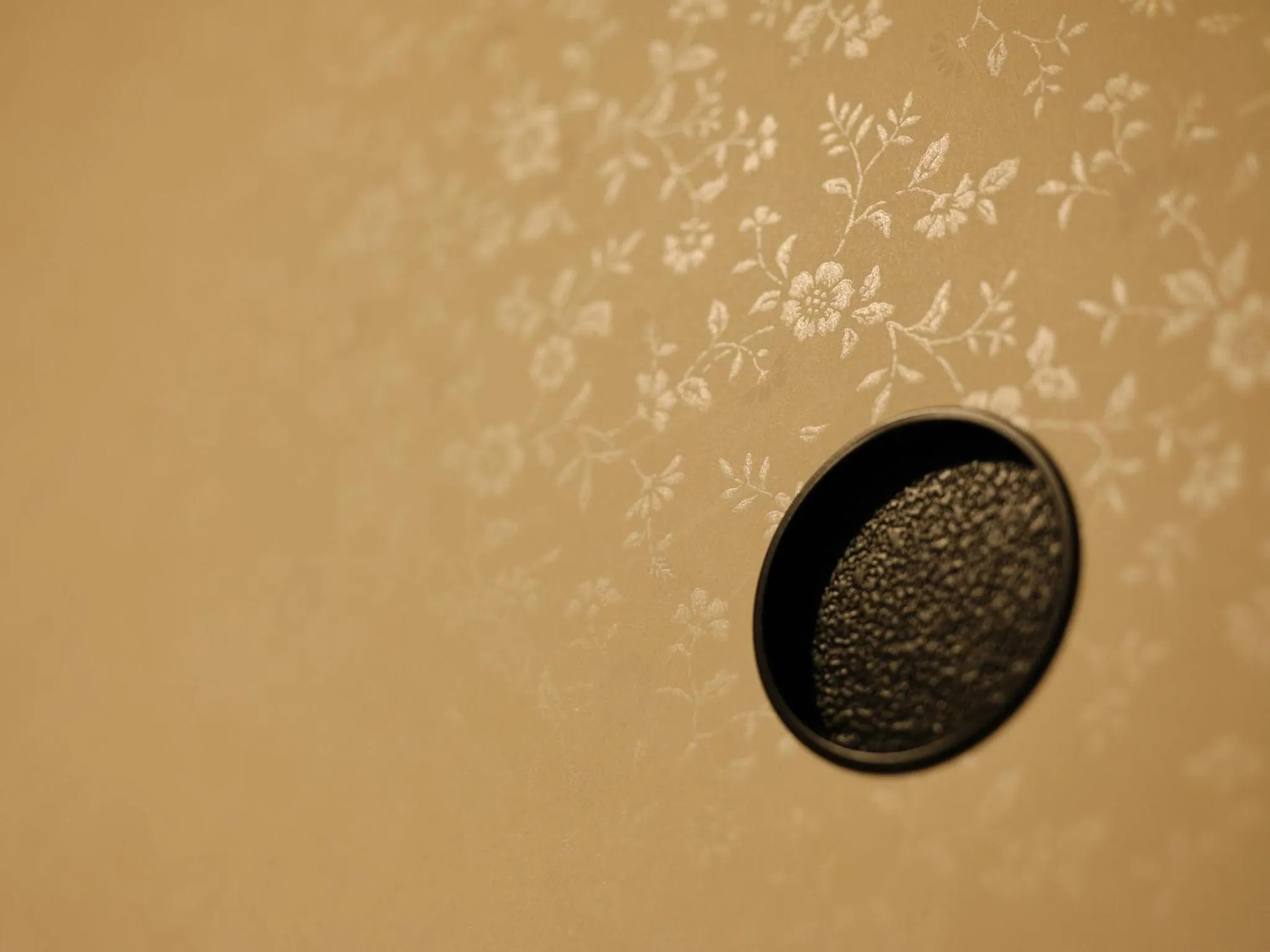 Decorative detail in Tsumugi Shichijo-Kagiyacho