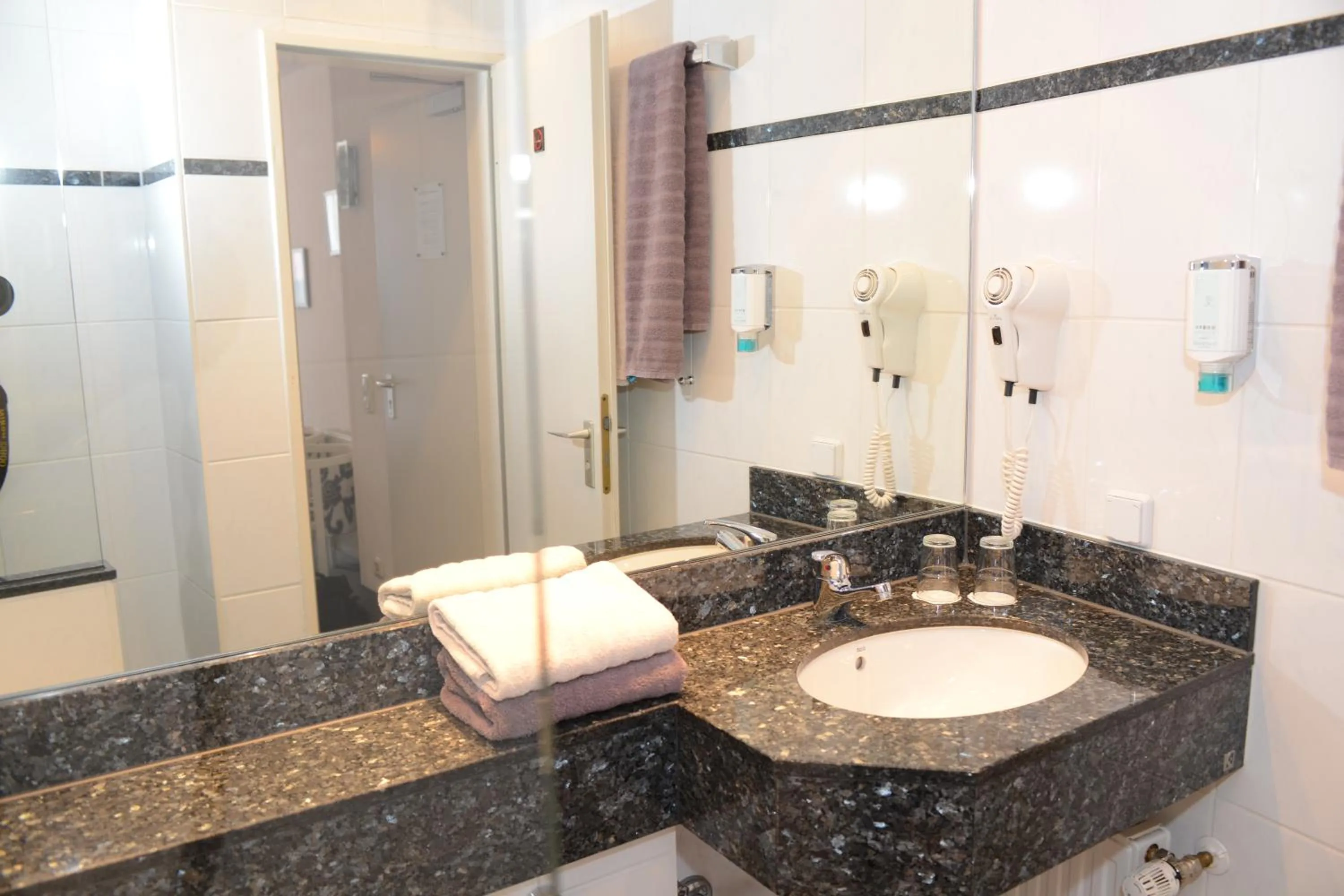 Bathroom in Hotel Granus