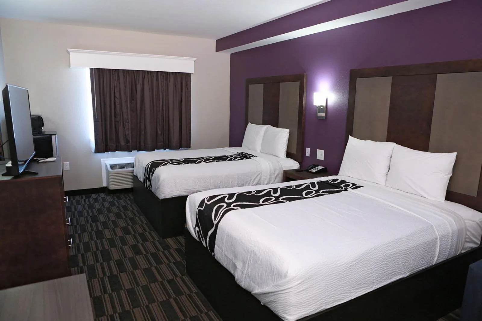 TV and multimedia, Bed in Home Inn and Suites Olive Branch