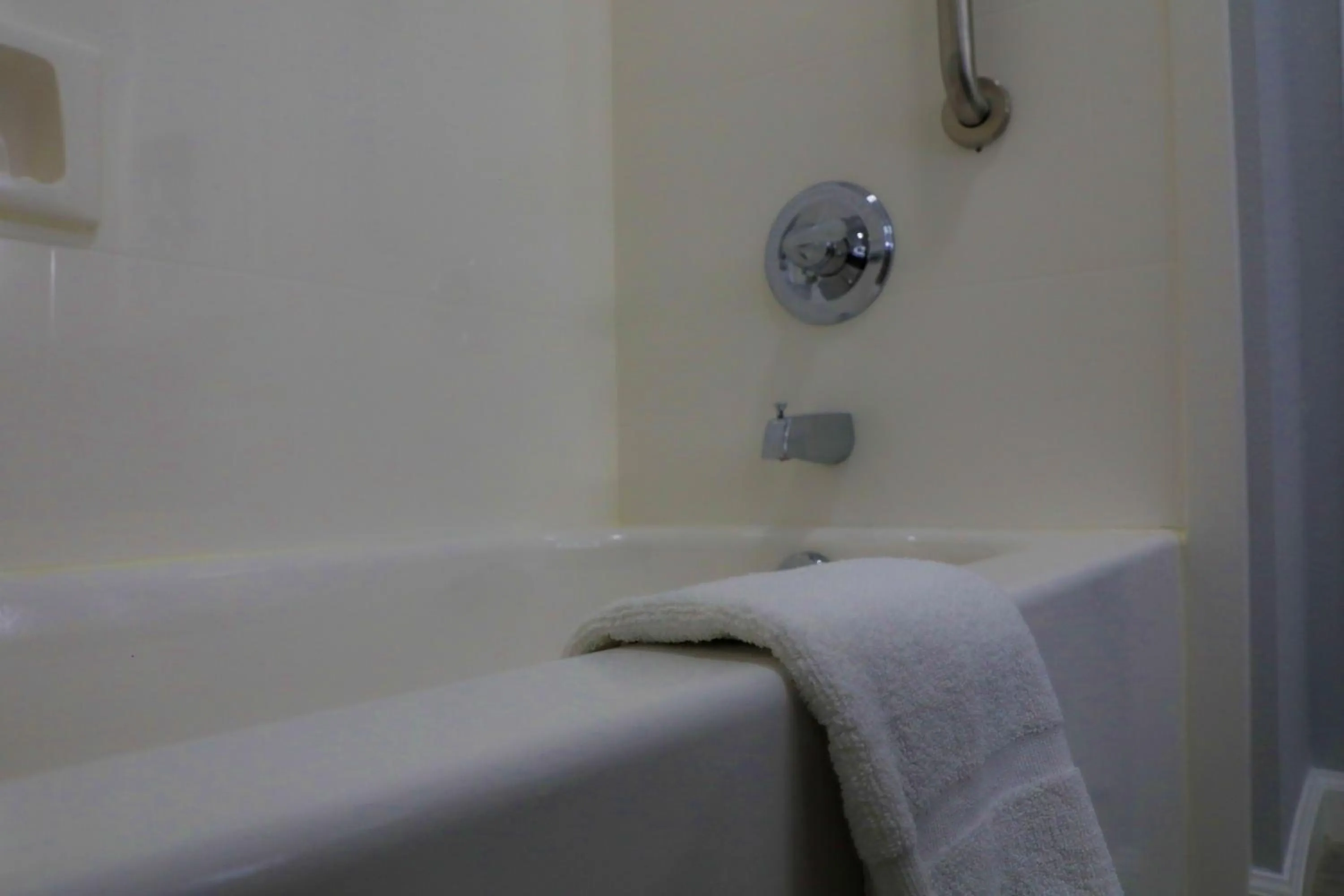 Toilet, Bed in Home Inn and Suites Olive Branch