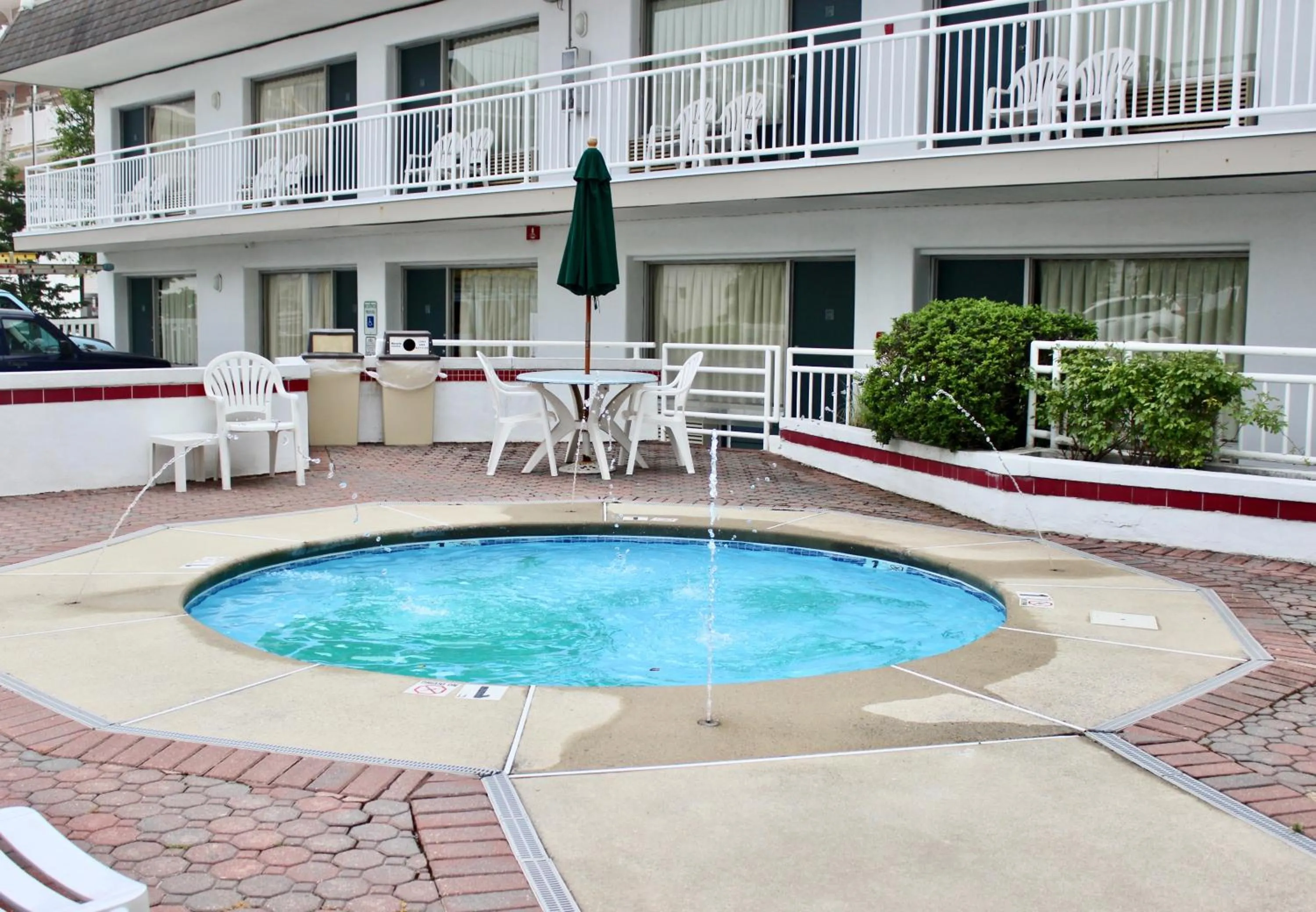 Swimming pool in Impala Island Inn
