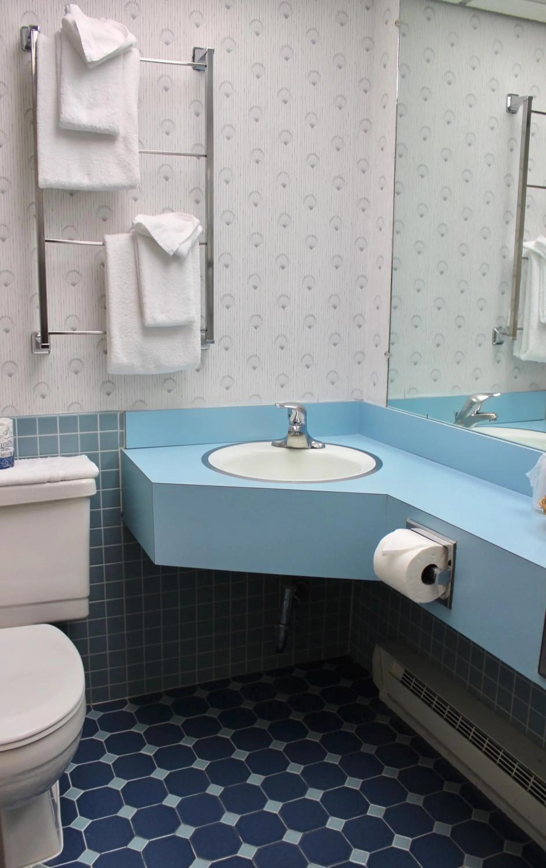 Bathroom in Impala Island Inn