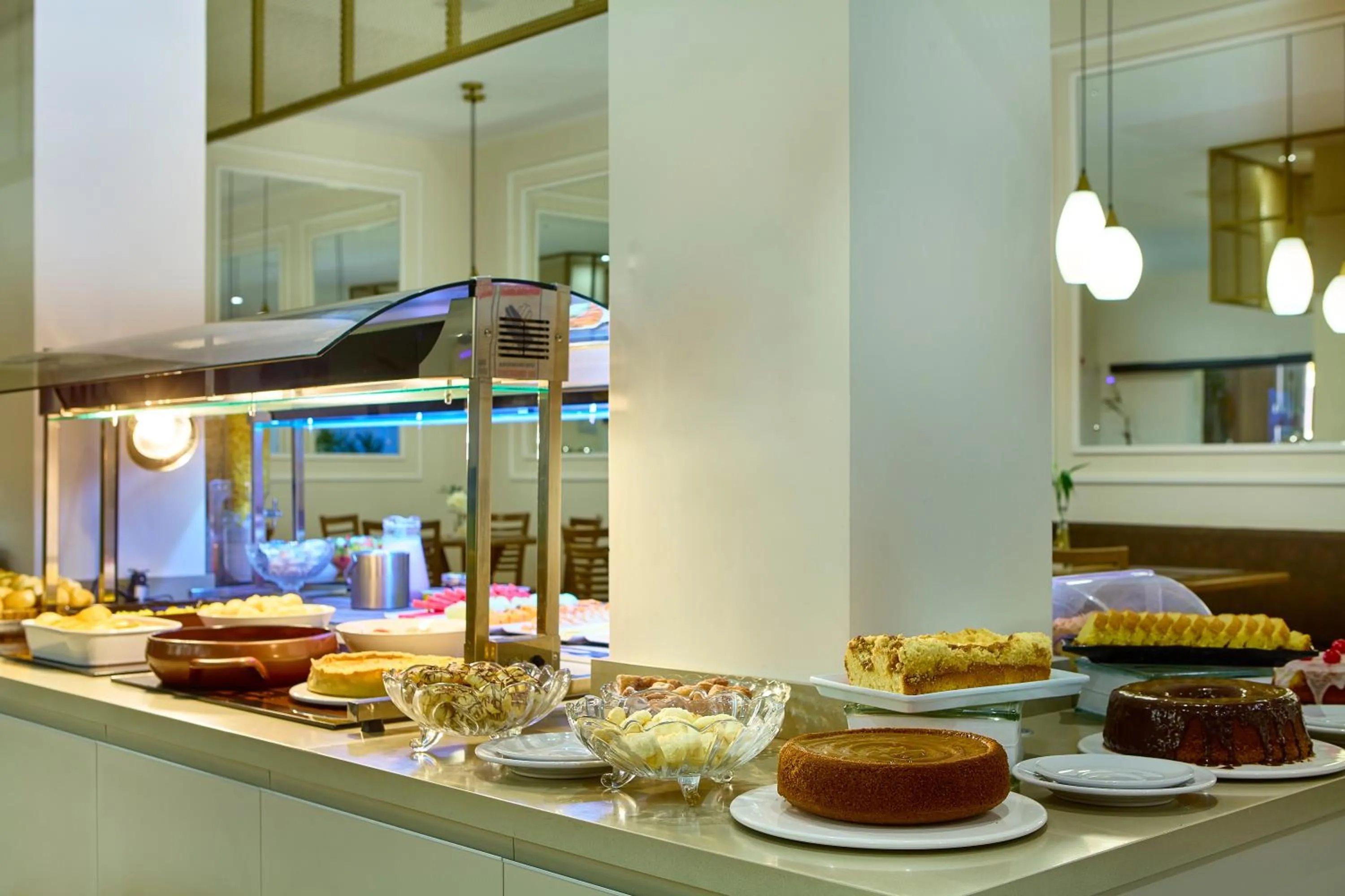 Restaurant/places to eat in Lefel Hotel