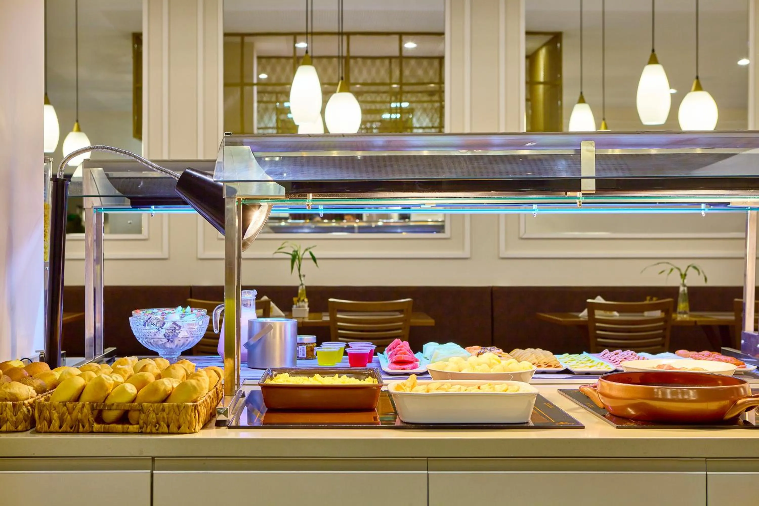 Restaurant/places to eat in Lefel Hotel