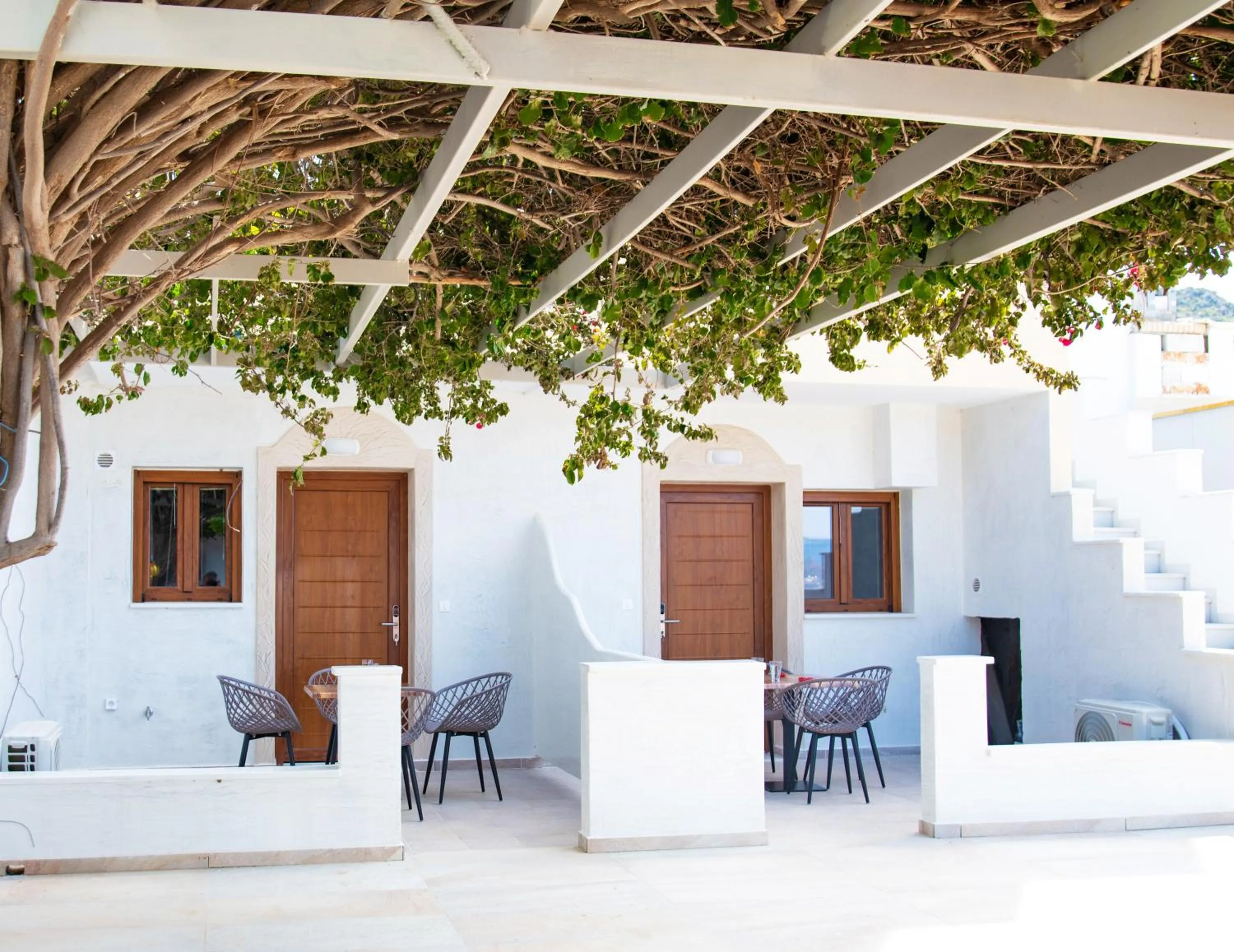 Facade/entrance in Alta Vista Naxos