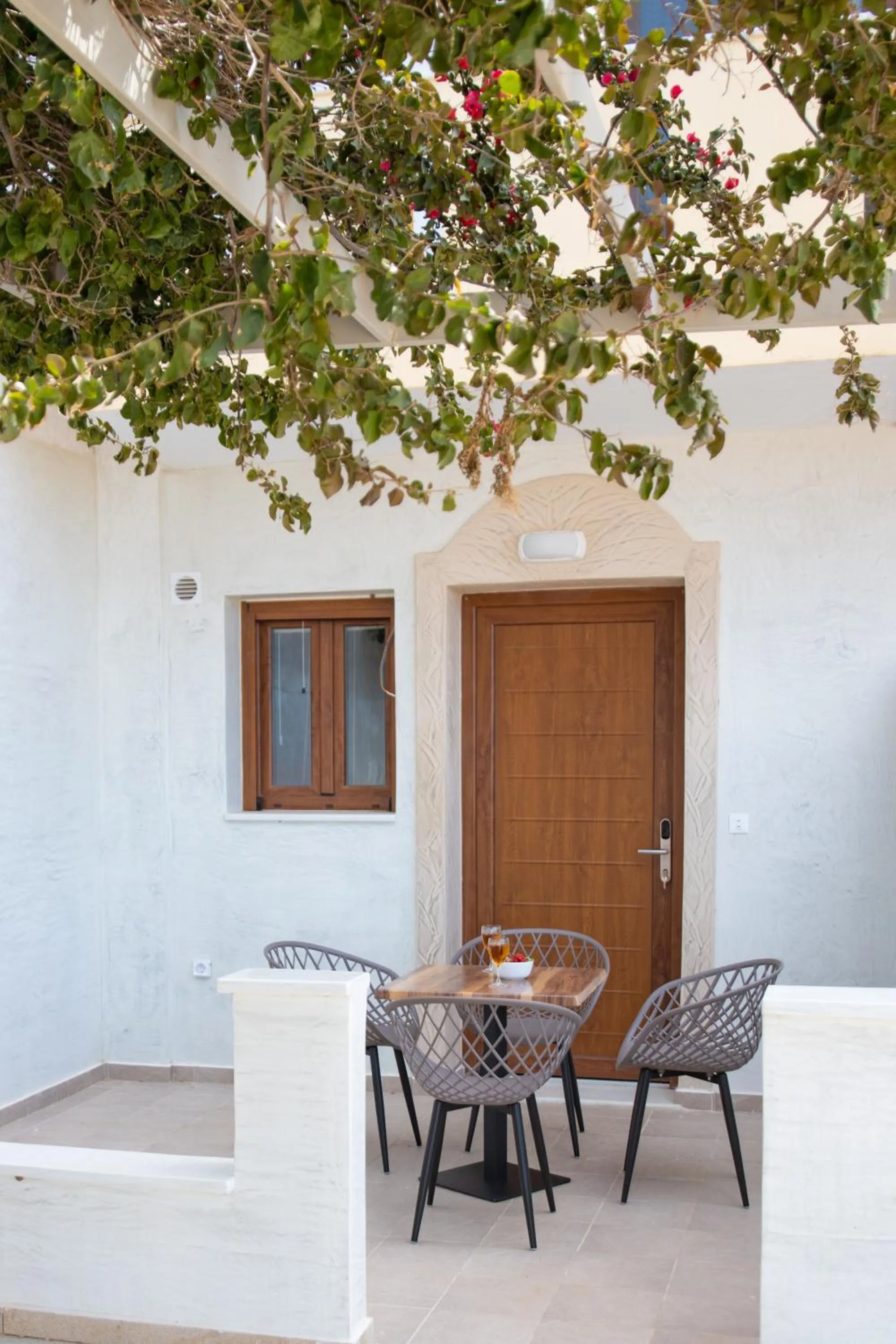Facade/entrance in Alta Vista Naxos