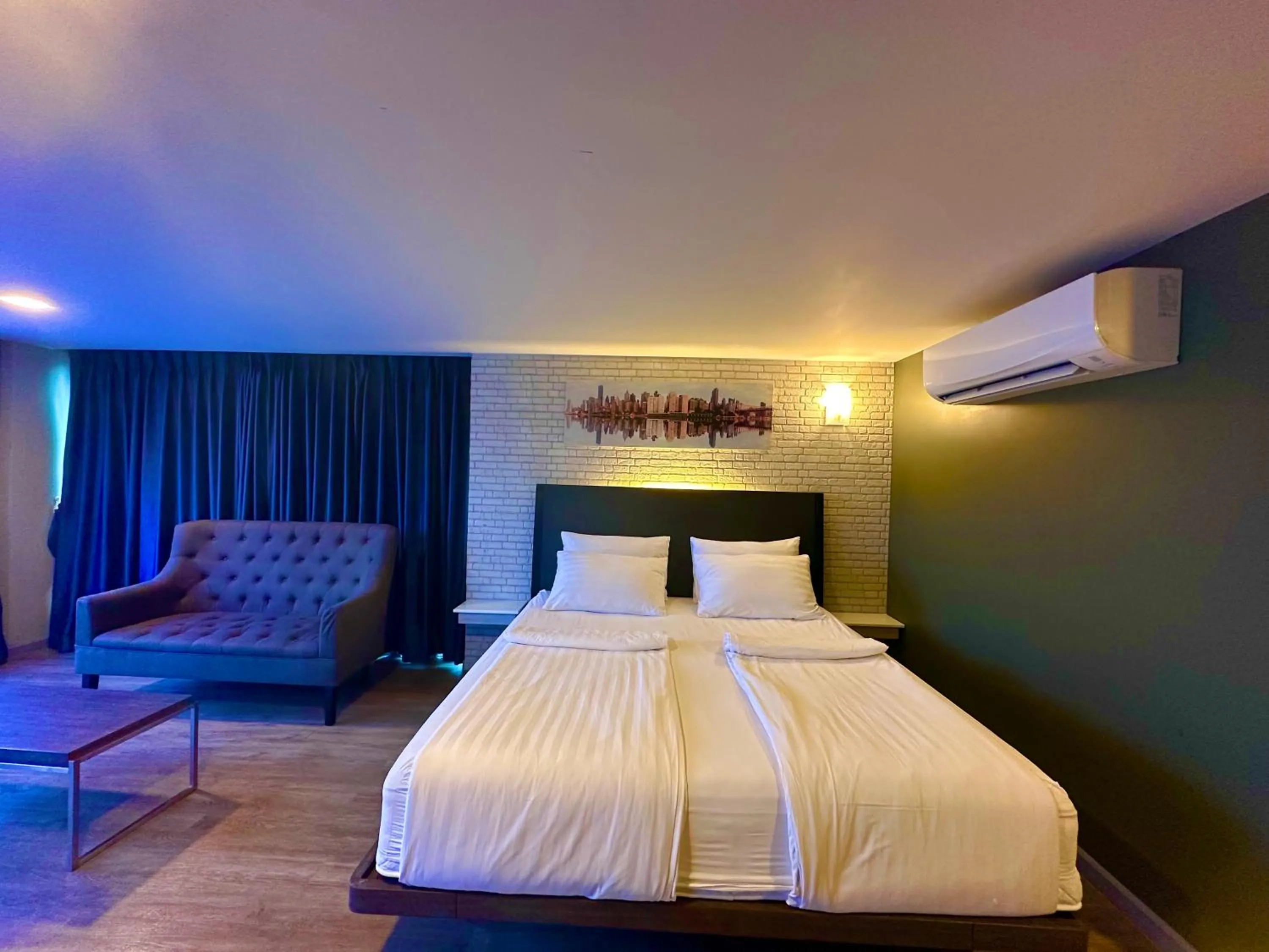 Bed in BB Glass House